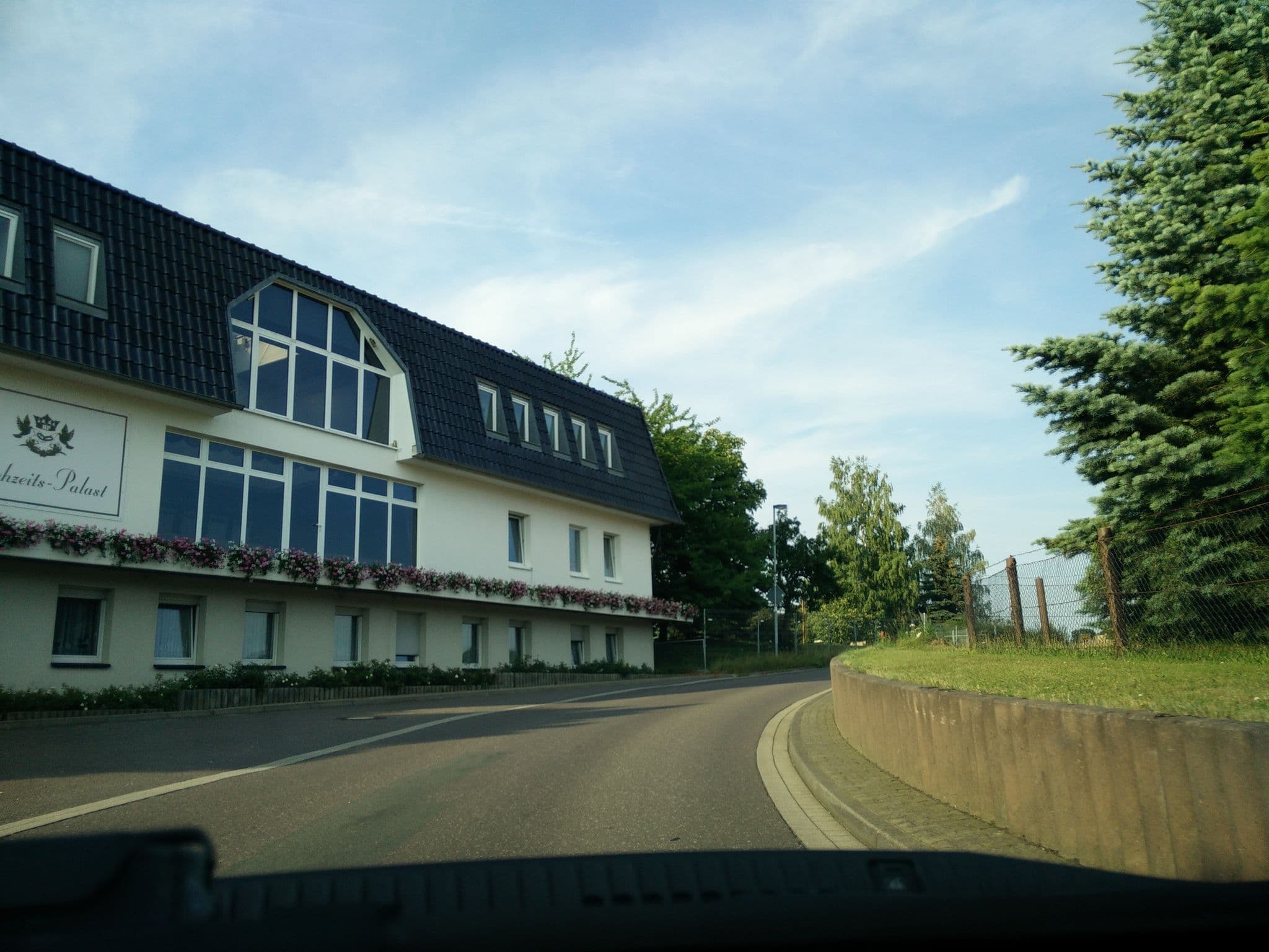 Street view near Hochzeitspalast, Frohburg — © shogun (CC BY-SA · Mapillary)