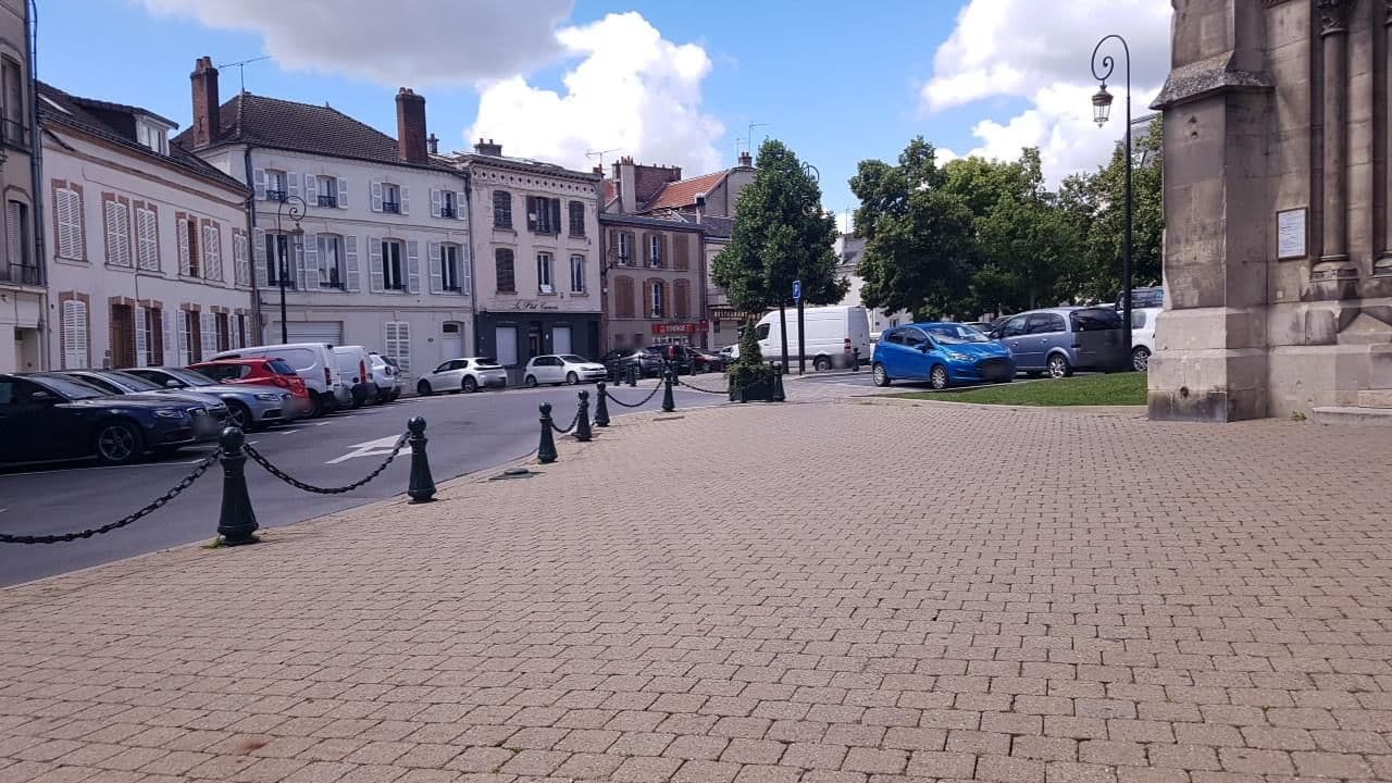 Street view near La Cloche, Épernay — © changchun1 (CC BY-SA · Mapillary)