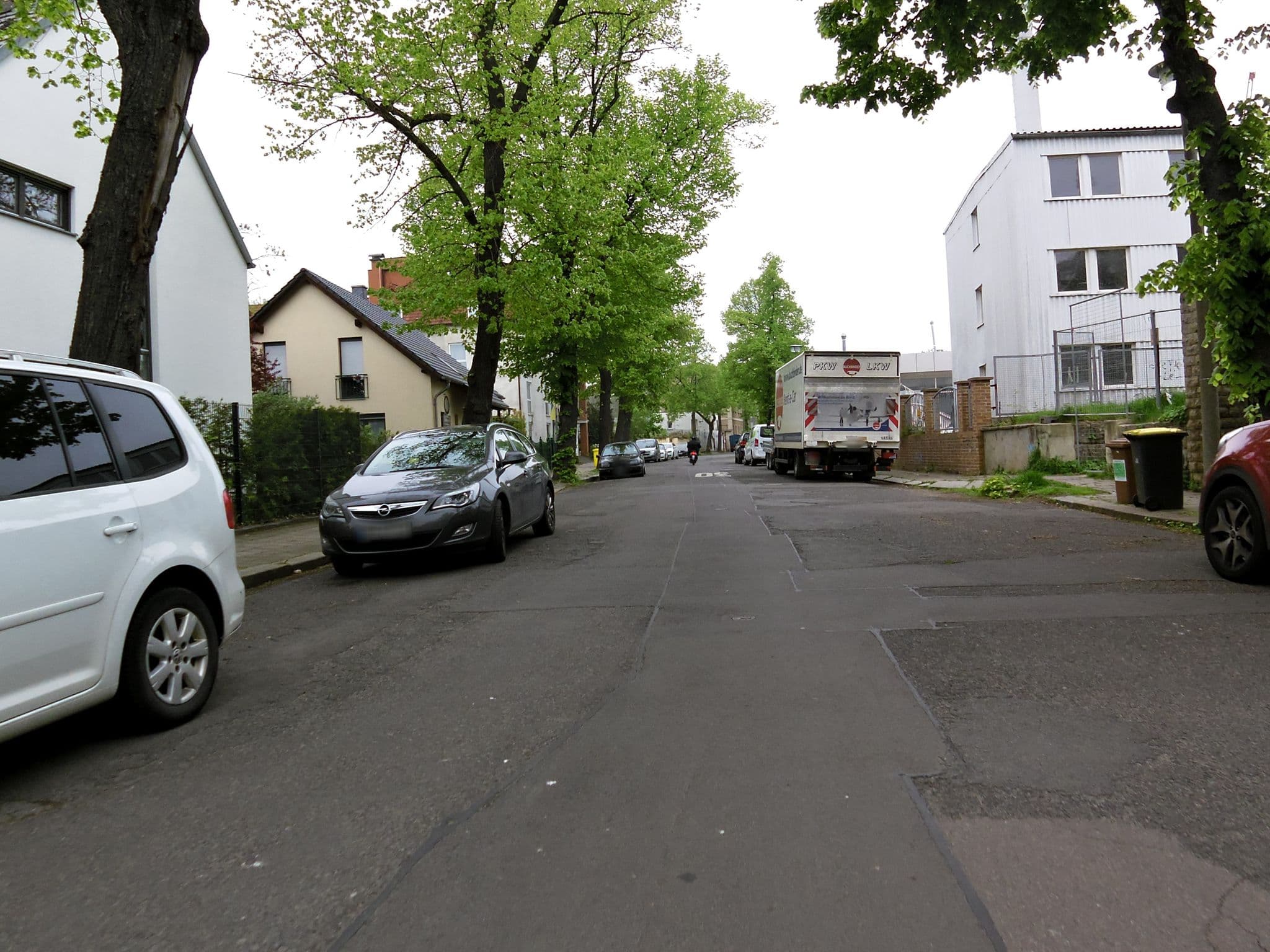 Street view near Prodomo Hotel, Gohlis — © zoegglmeyr (CC BY-SA · Mapillary)