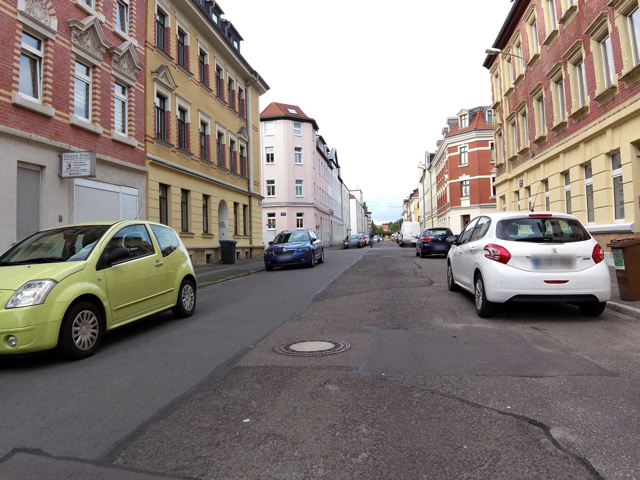Street view near Pension SACHSENBURG, Gohlis — © zoegglmeyr (CC BY-SA · Mapillary)