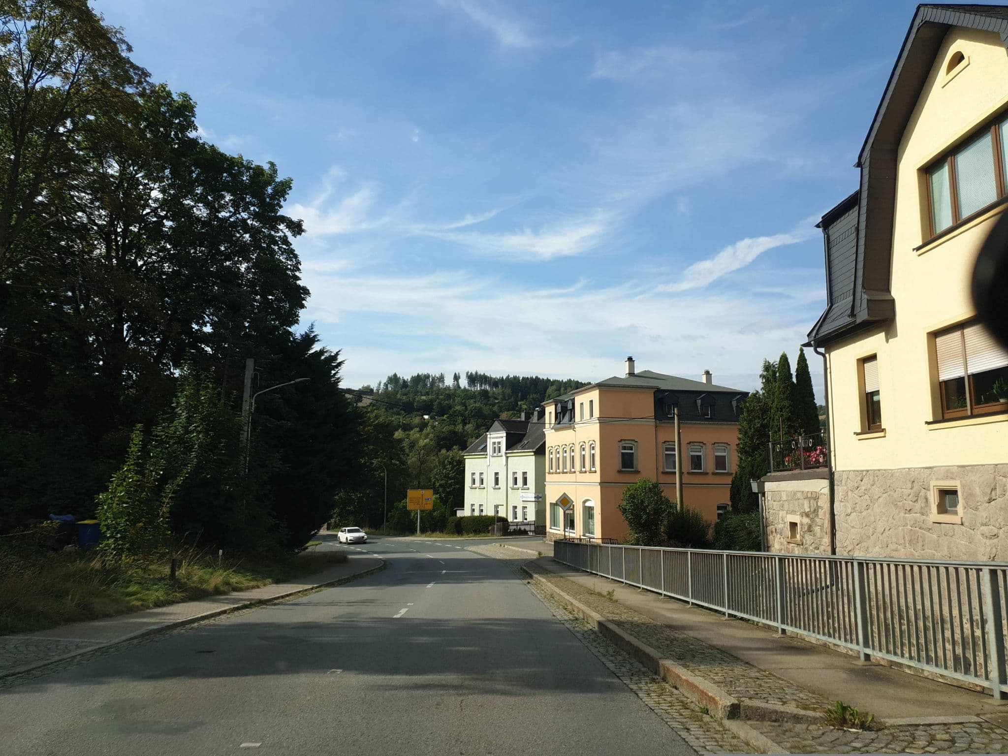 Street view near Ferienwohnung Thoss, Schwarzenberg — © canislupus (CC BY-SA · Mapillary)