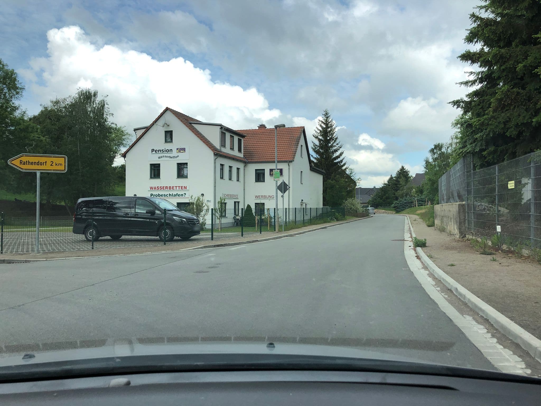 Street view near Pension & Ferienwohnungen Constanze Hölig, Narsdorf — © bejotel (CC BY-SA · Mapillary)