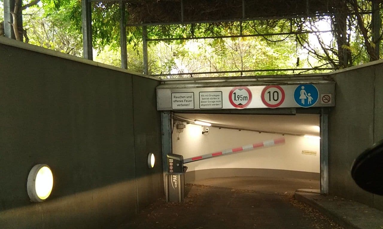 Street view near Club Aqua, Chemnitz — © hotzi57 (CC BY-SA · Mapillary)