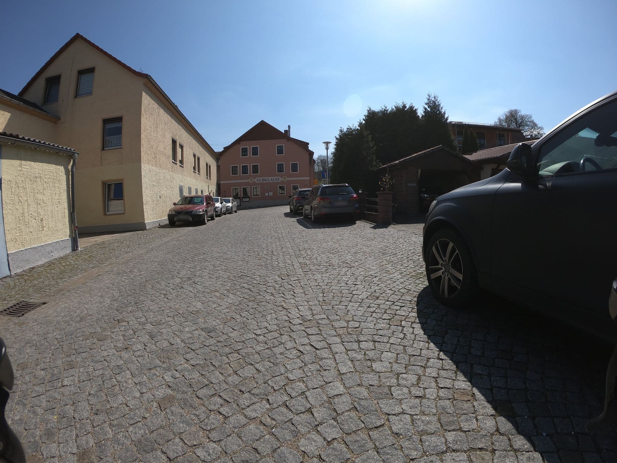 Street view near Rad-Haus Niederlommatzsch, Weißig — © tobiaso (CC BY-SA · Mapillary)