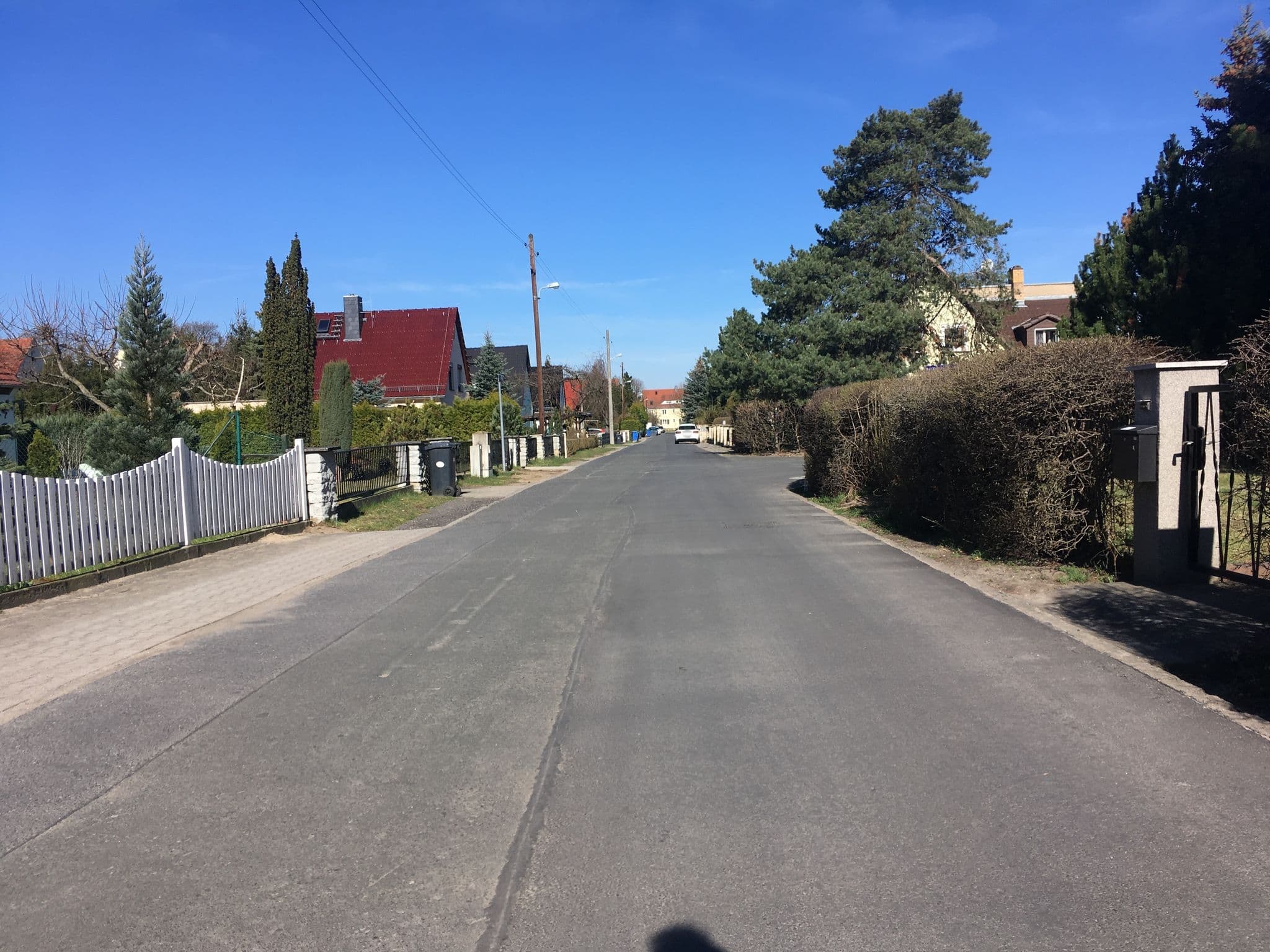 Street view near Pension An der Autobahn, Mickten — © batrox (CC BY-SA · Mapillary)