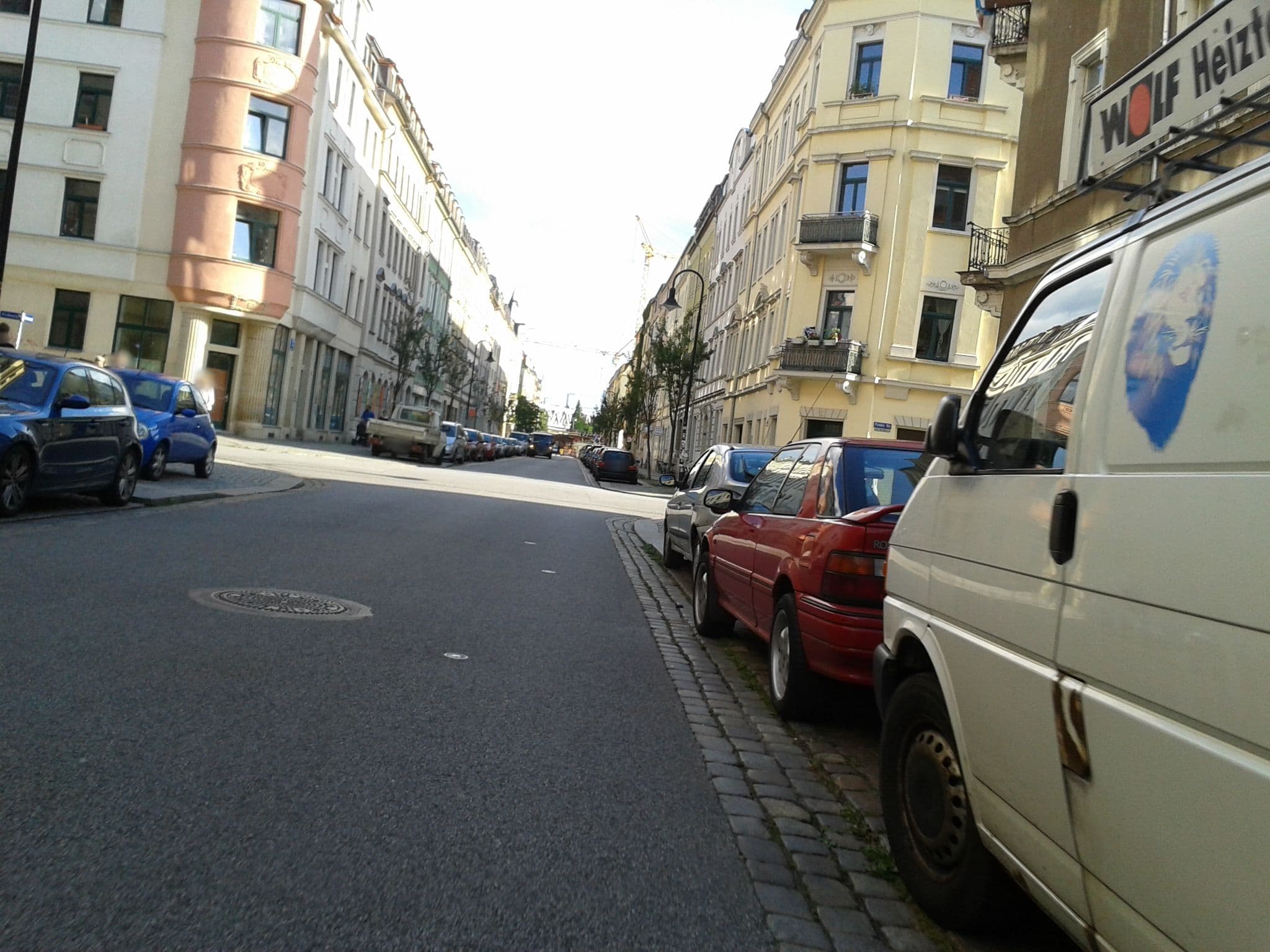 Street view near Hotel Gästehaus Mezzaluna, Äußere Neustadt — © kolossos (CC BY-SA · Mapillary)