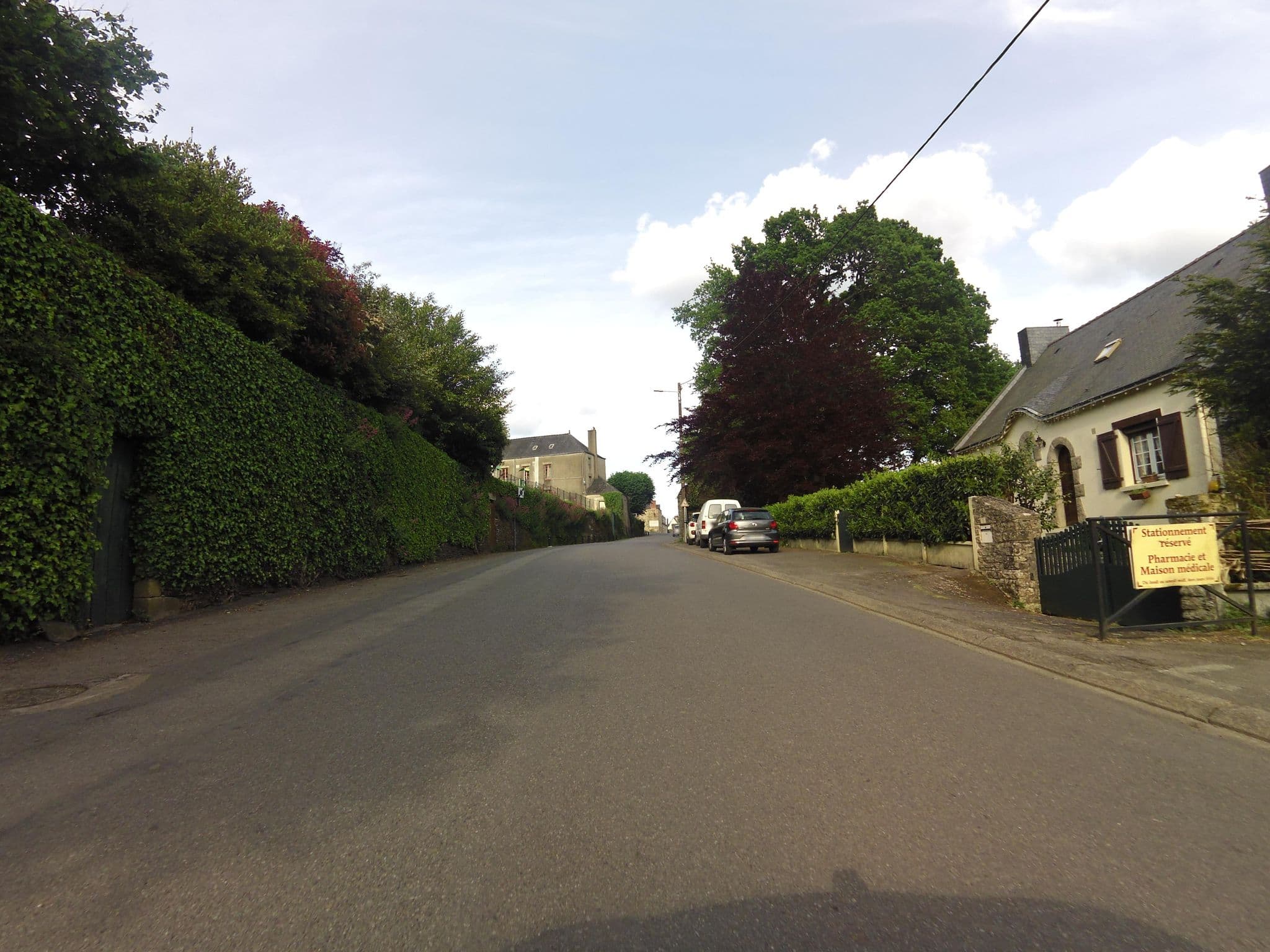 Street view near Les Sapins, Pluherlin — © hamlet (CC BY-SA · Mapillary)