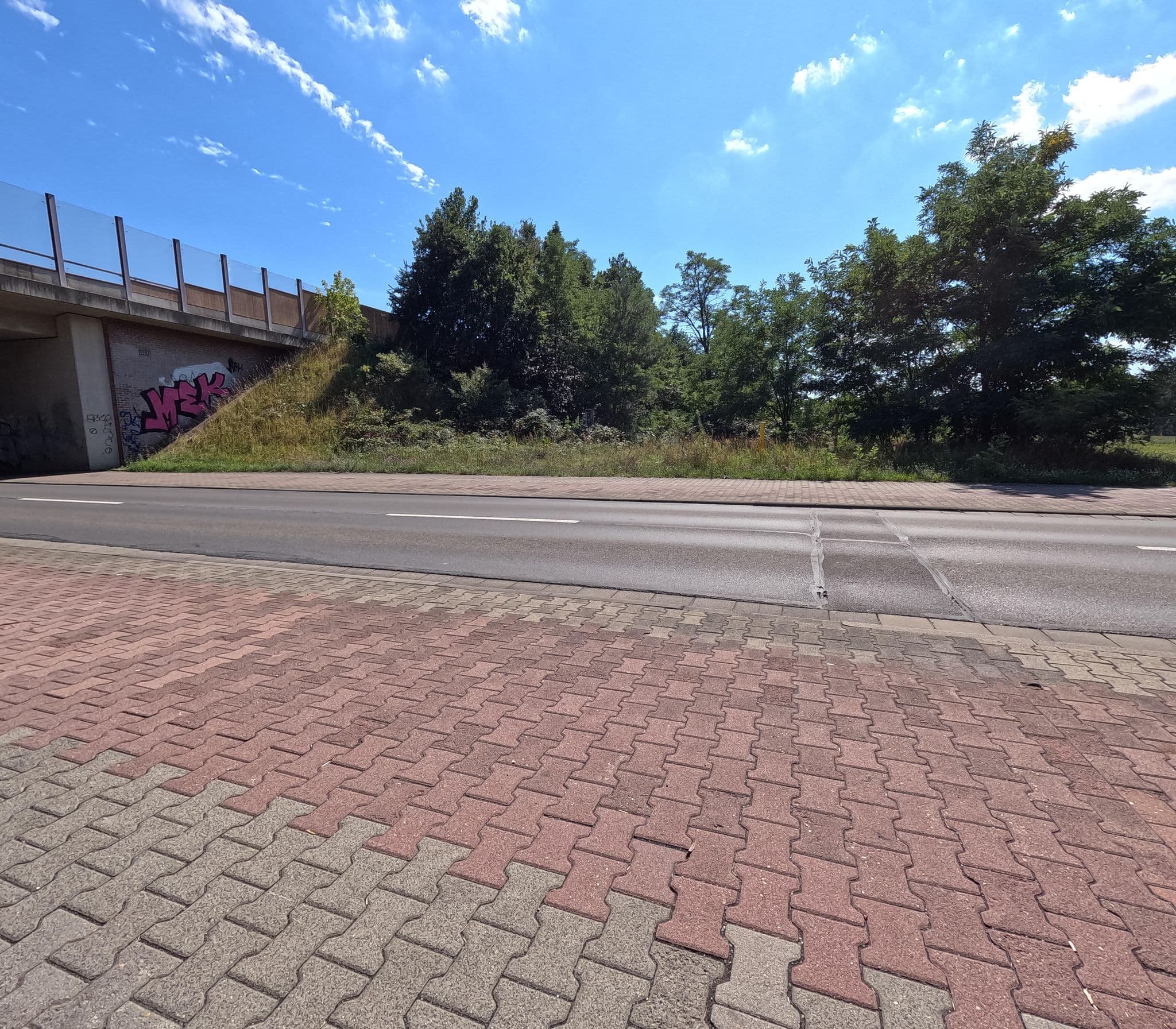 Street view near RAMADA Hotel Schwarzheide, Schwarzheide — © Suricata (CC BY-SA · Mapillary)