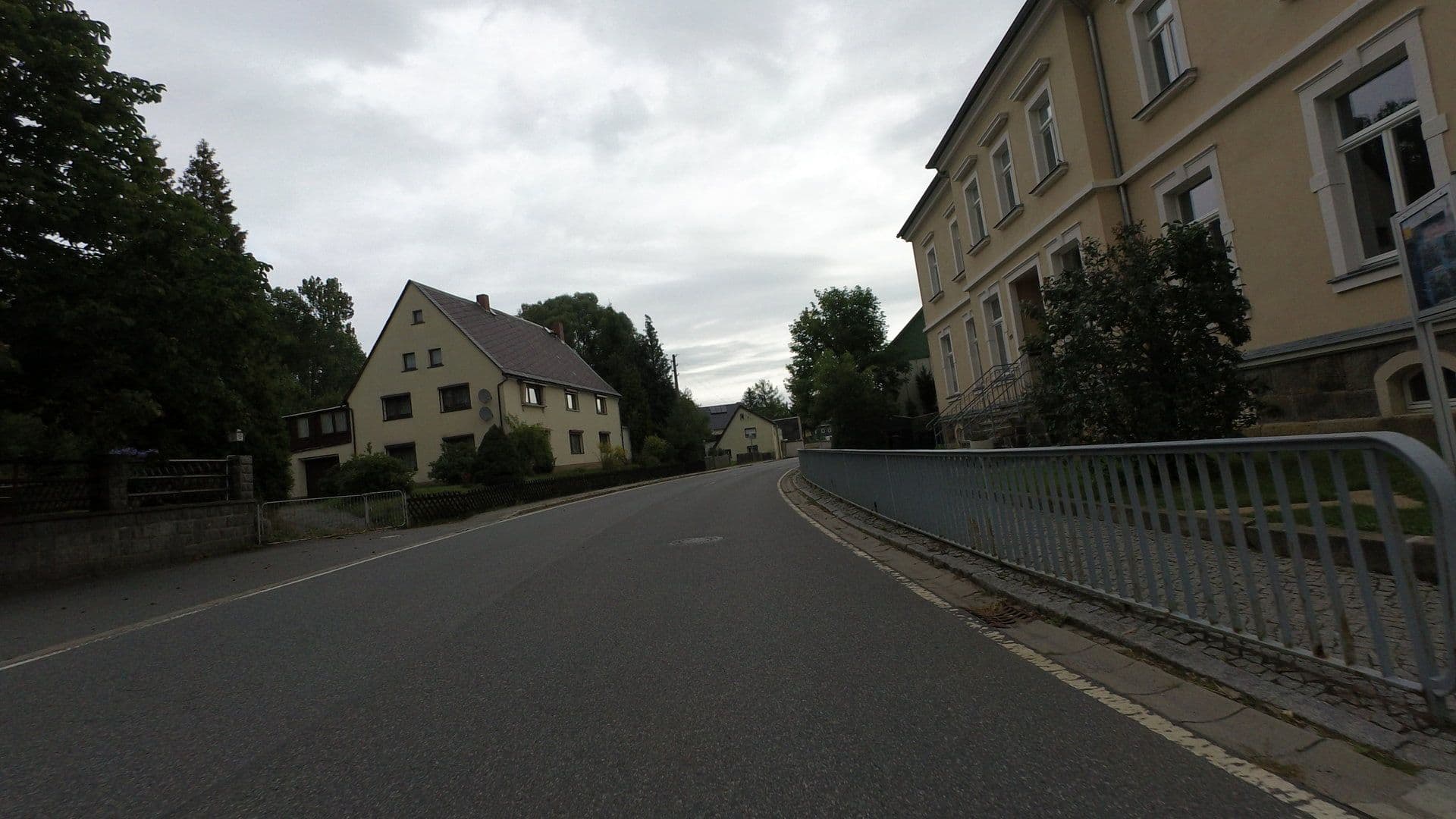 Street view near Erbgericht Berthelsdorf, Berthelsdorf — © moenk (CC BY-SA · Mapillary)