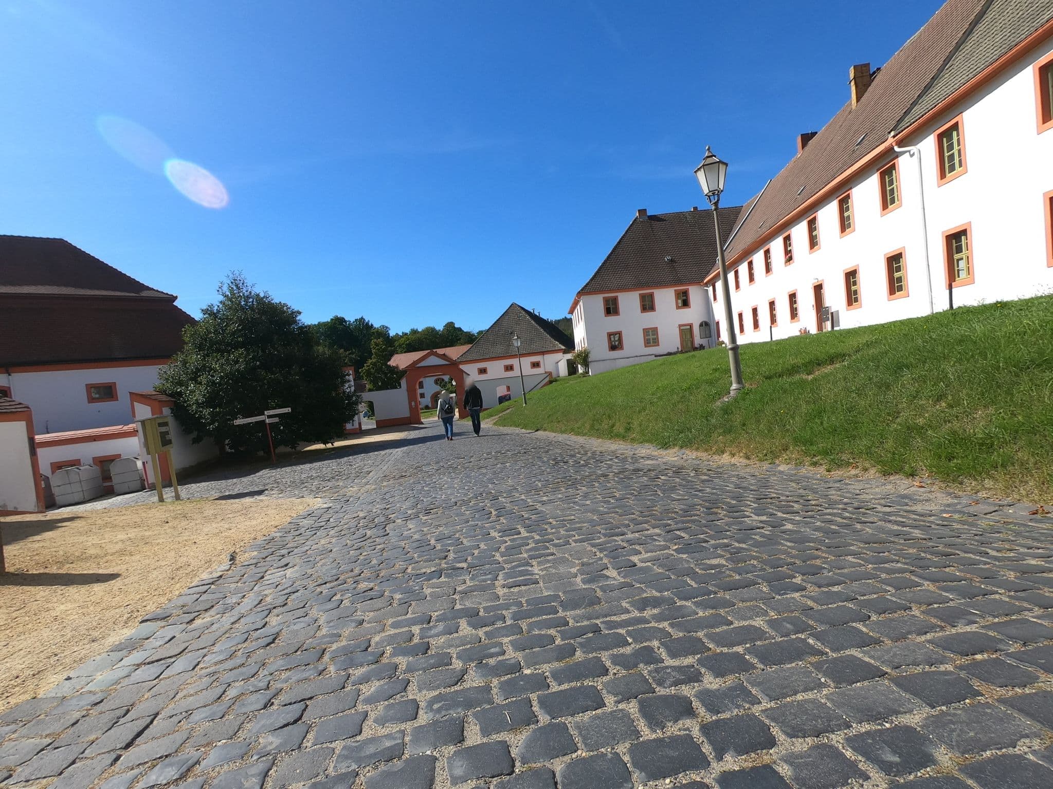 Street view near Kloster St. Marienthal Wirtschaftsverwaltungsgesell- schaft, Ostritz — © carlheinz (CC BY-SA · Mapillary)