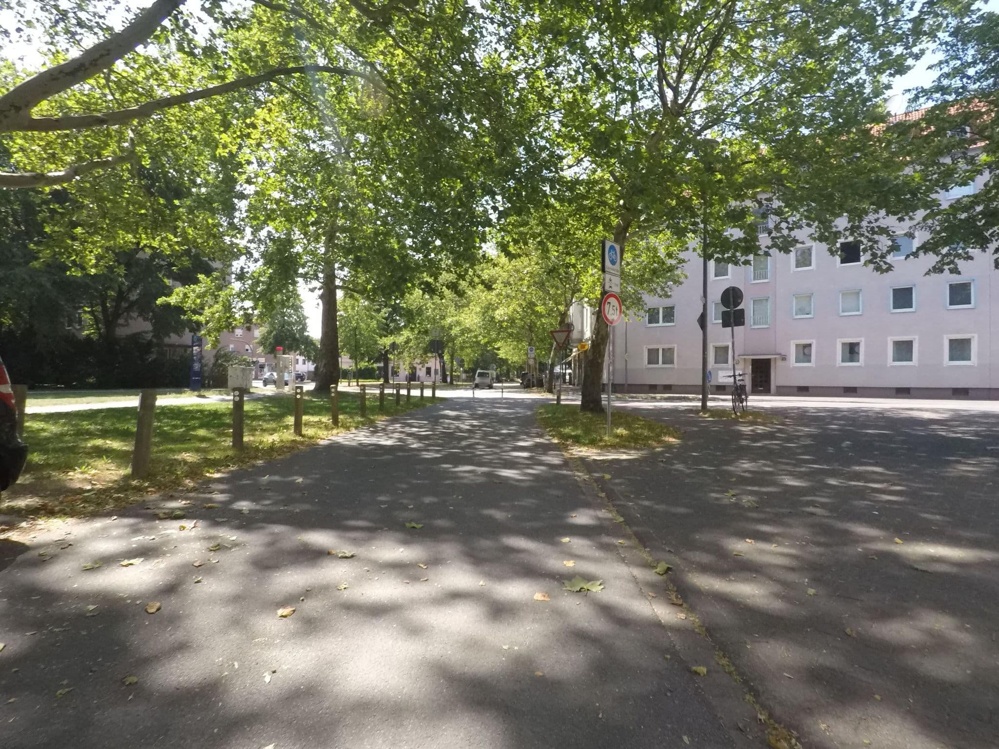 Street view near Behrens-Zimmerermeister, Bielefeld — © mapiman (CC BY-SA · Mapillary)