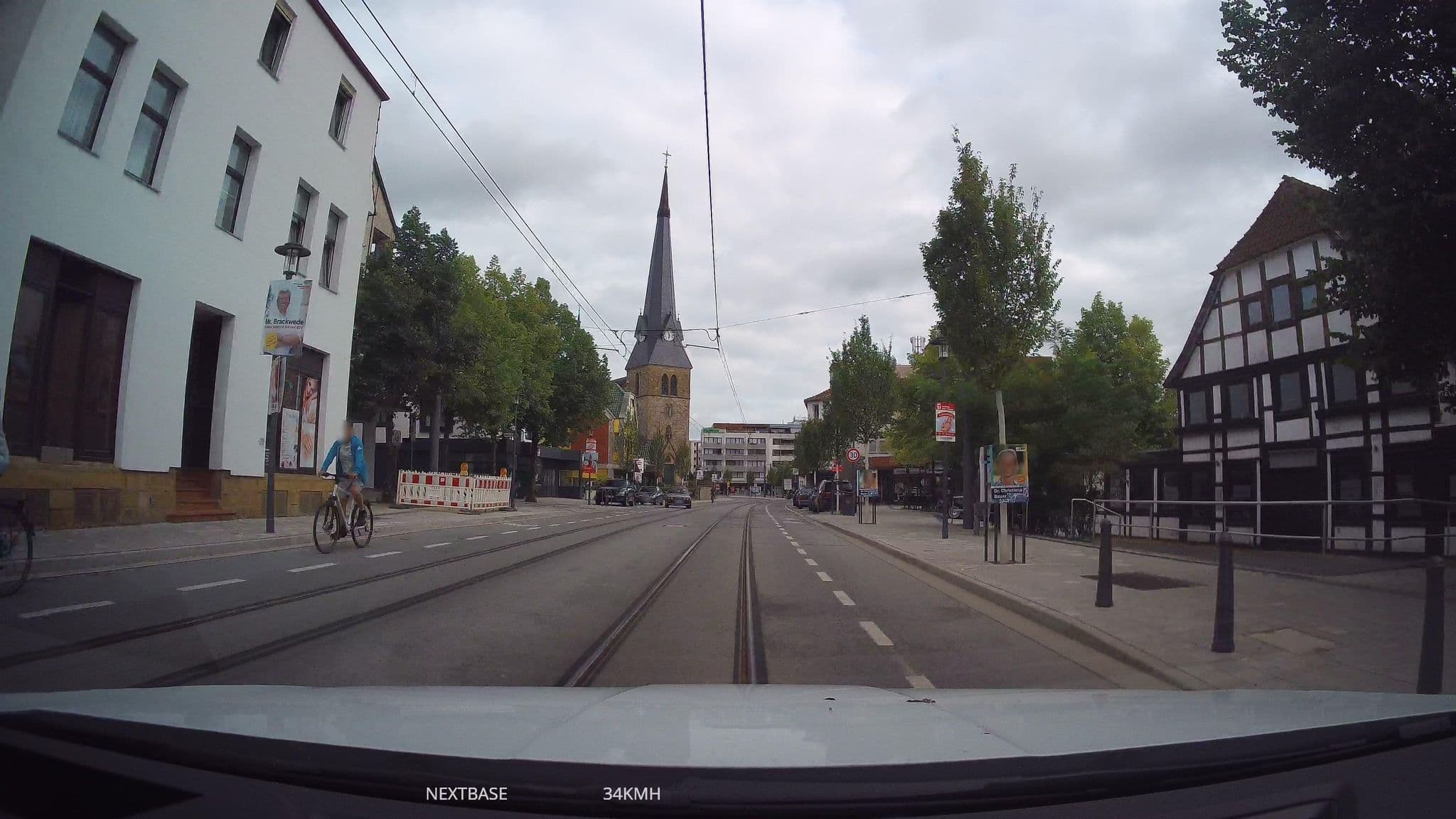 Street view near Hotel Vier Taxbäume Inh. und Vorderbrügge, Bielefeld — © Schmarvis (CC BY-SA · Mapillary)