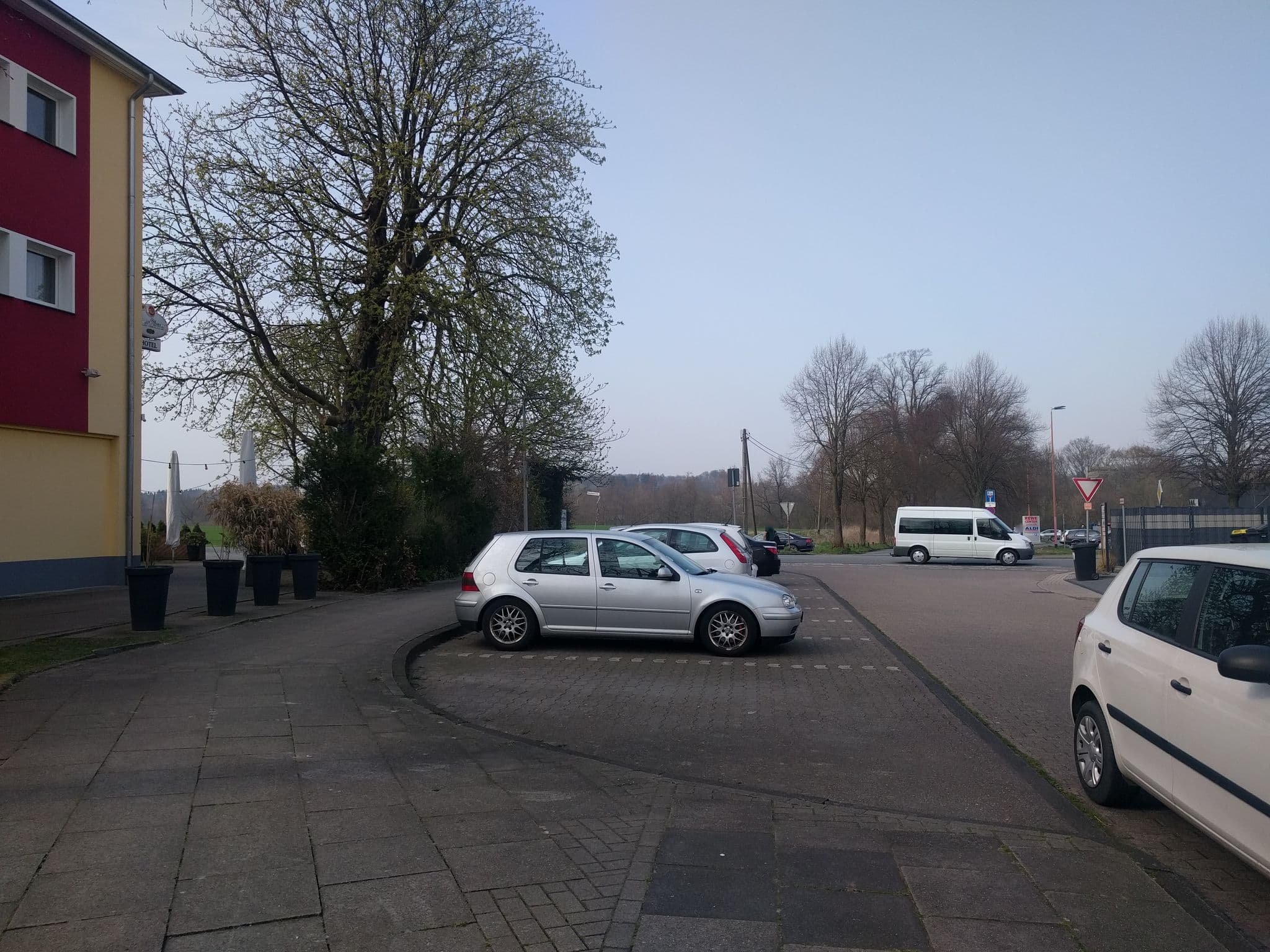 Street view near Bültmannskrug Inh. Horst Bentlage, Bielefeld — © shedeki (CC BY-SA · Mapillary)