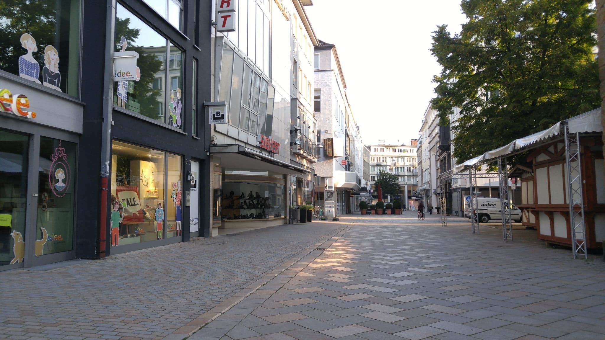Street view near Boardinghouse Bielefeld GbR, Bielefeld — © resmai (CC BY-SA · Mapillary)