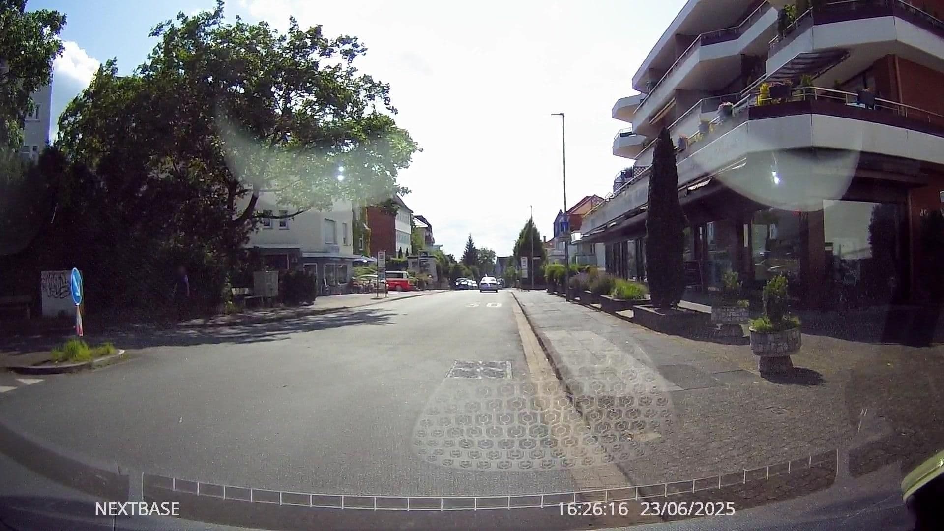 Street view near Baus Frank Michael Ferienwohnungen am Kurpark, Bad Salzuflen — © derlipper (CC BY-SA · Mapillary)
