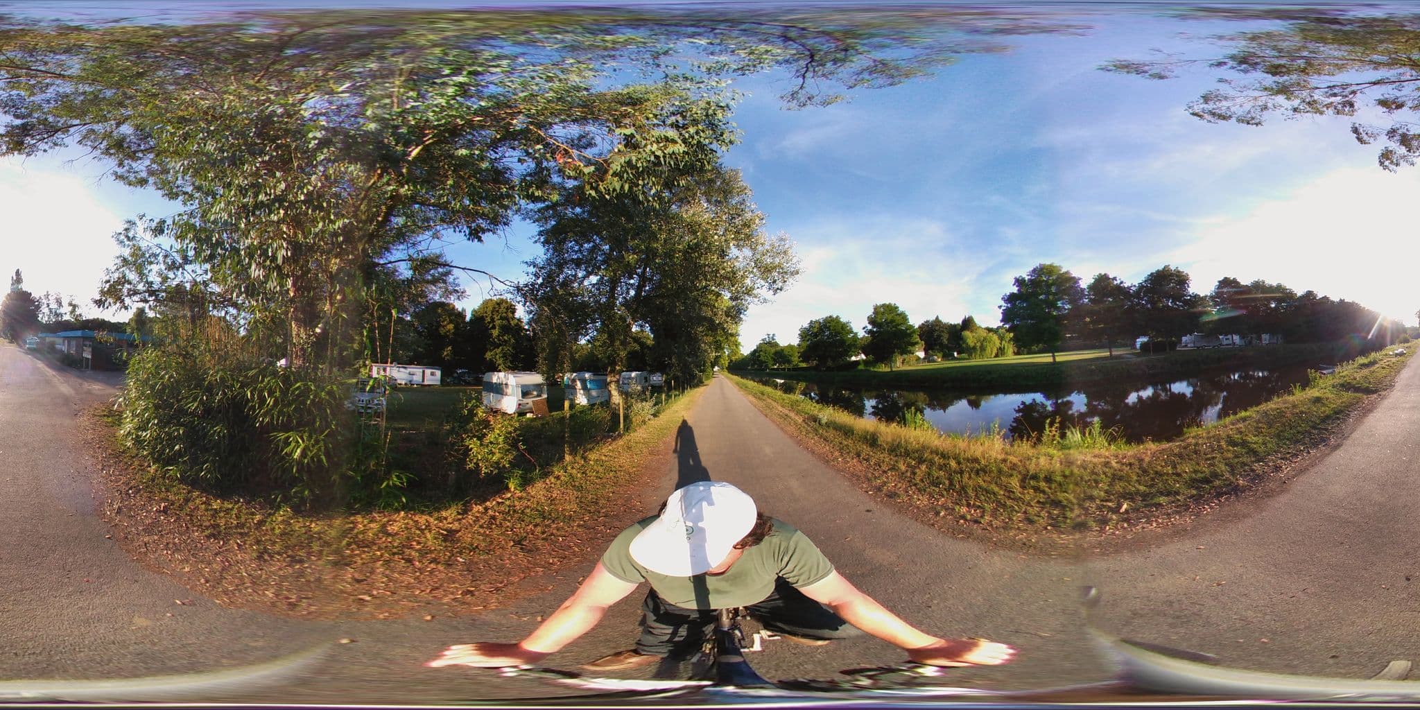 Street view near Camping de Gouarec, Gouarec — © simon_geovelo (CC BY-SA · Mapillary)