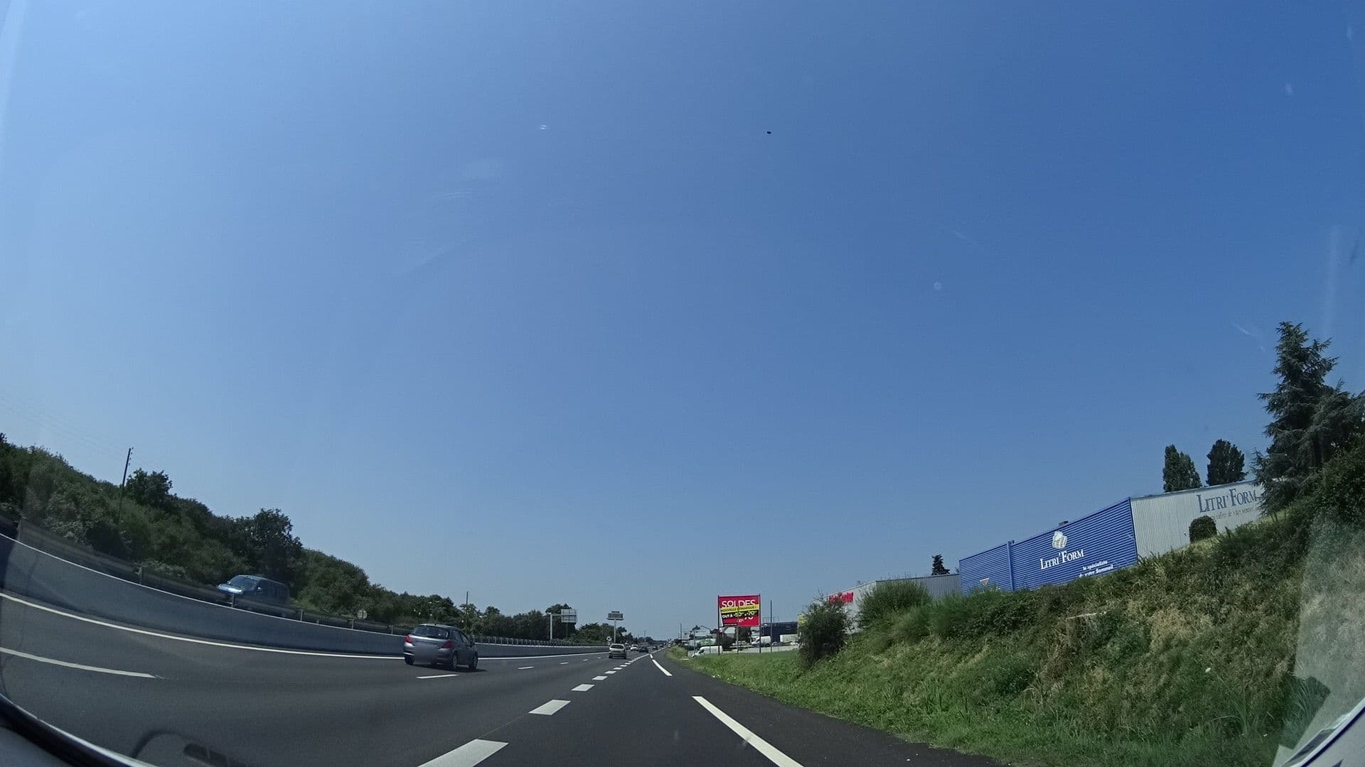 Street view near Ibis Budget, Vannes — © panieravide (CC BY-SA · Mapillary)