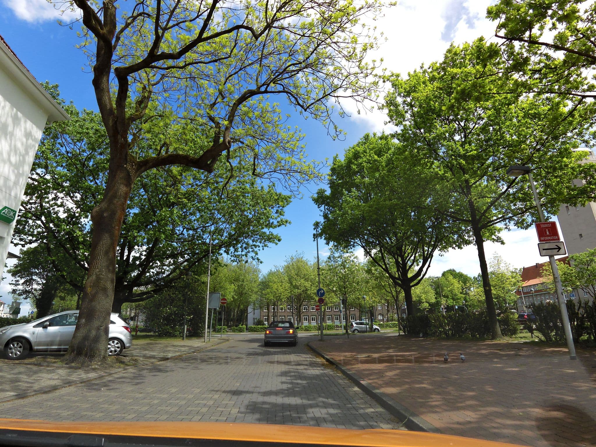 Street view near Hotel am Stadtpark, Delmenhorst — © moenk (CC BY-SA · Mapillary)