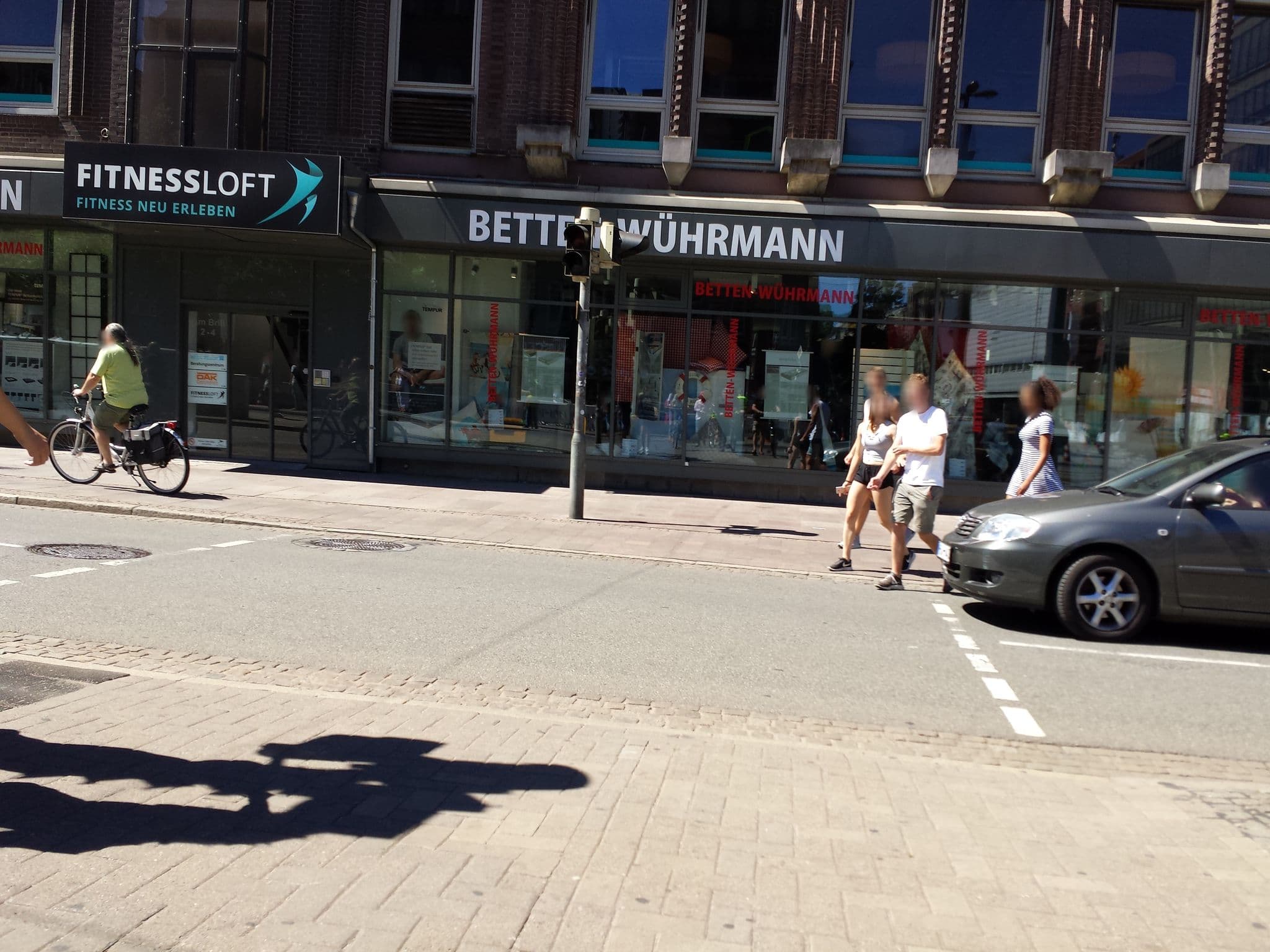 Street view near Motel One Bremen, Bremen — © hubert87 (CC BY-SA · Mapillary)