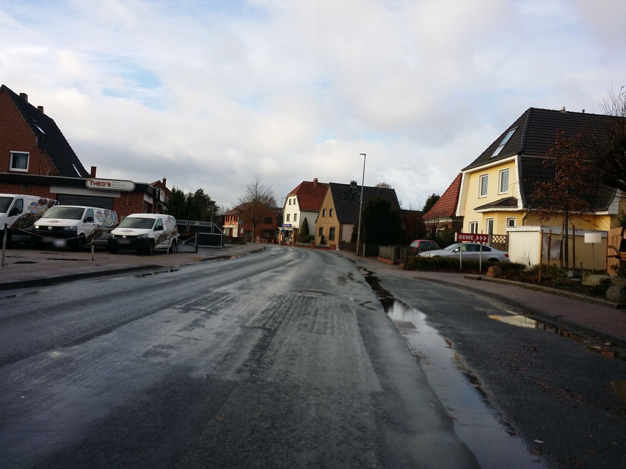 Street view near Akzent Hotel Leeste, Stuhr — © abausd (CC BY-SA · Mapillary)