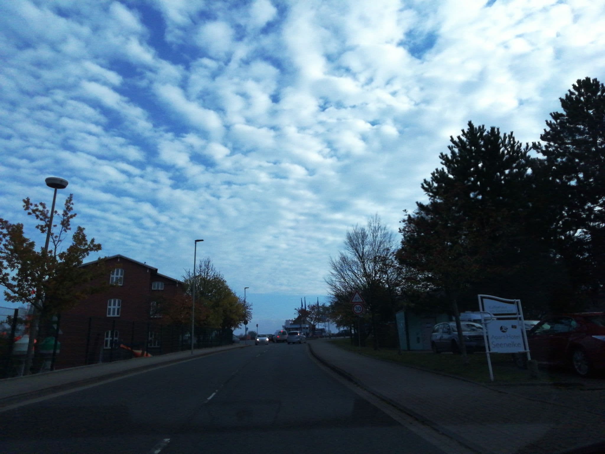 Street view near Seenelke, Wilhelmshaven — © hotzi57 (CC BY-SA · Mapillary)