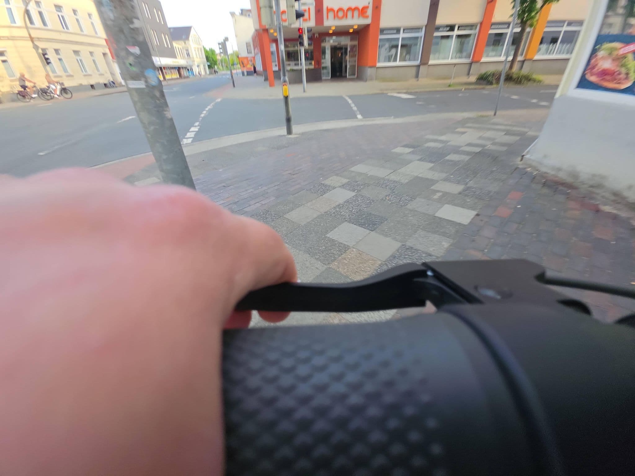 Street view near Home Hotelbetrieb & Ferienwohnungen, Wilhelmshaven — © gee30 (CC BY-SA · Mapillary)