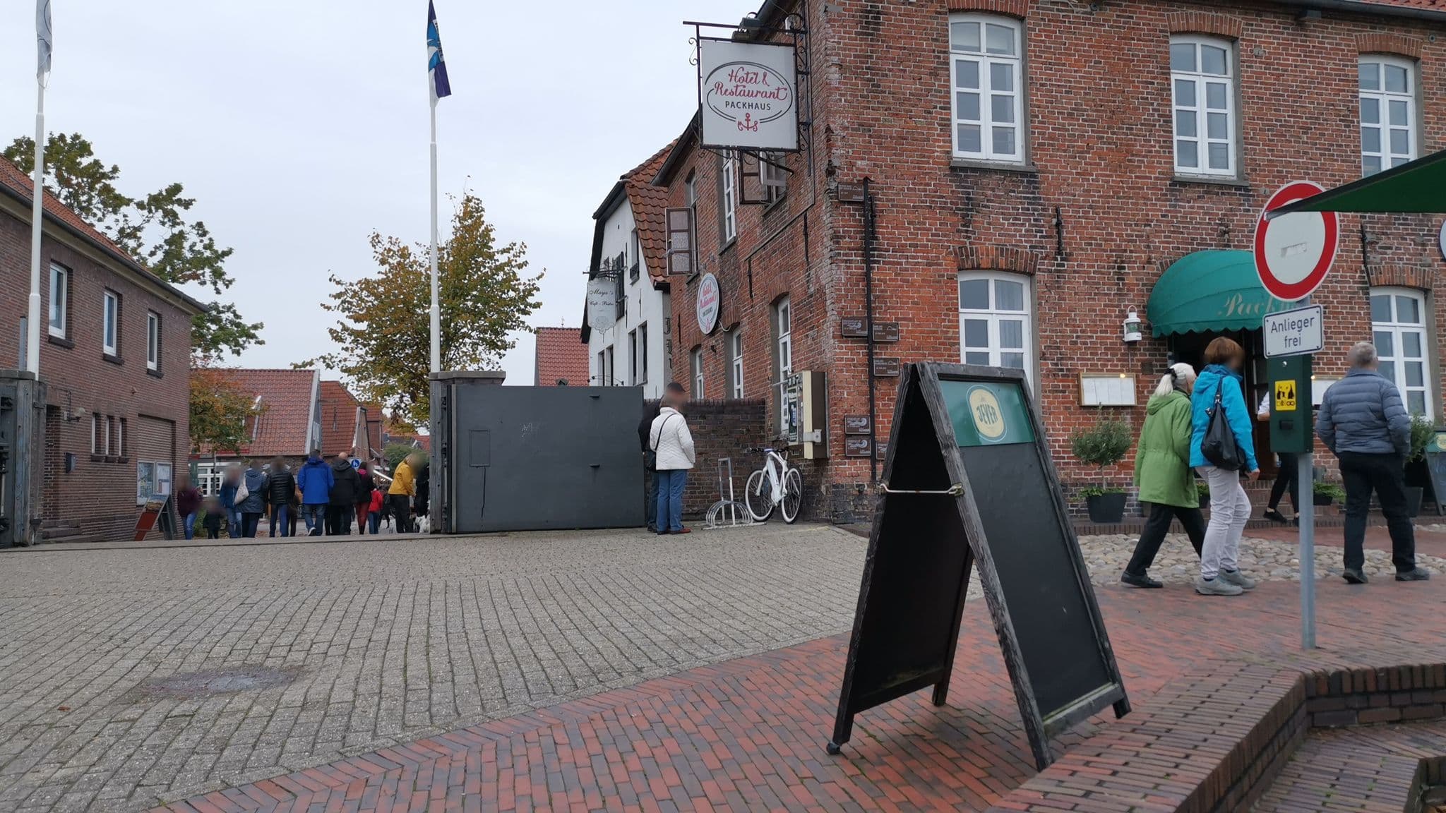 Street view near Hotel & Restaurant "Packhaus", Sillenstede — © hotzi57 (CC BY-SA · Mapillary)