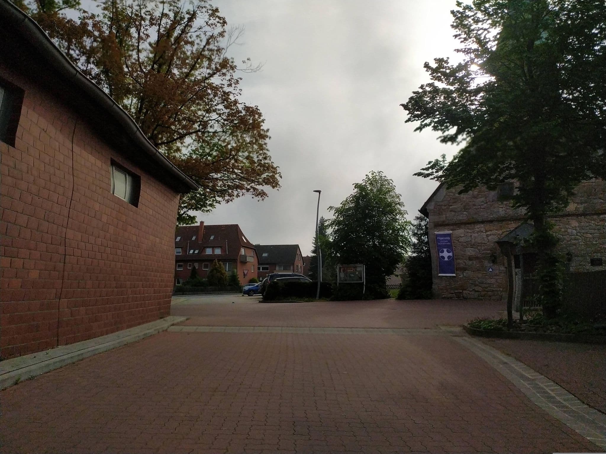 Street view near Ferienwohnungen Fehrmann-Kauke, Wunstorf — © steinm (CC BY-SA · Mapillary)