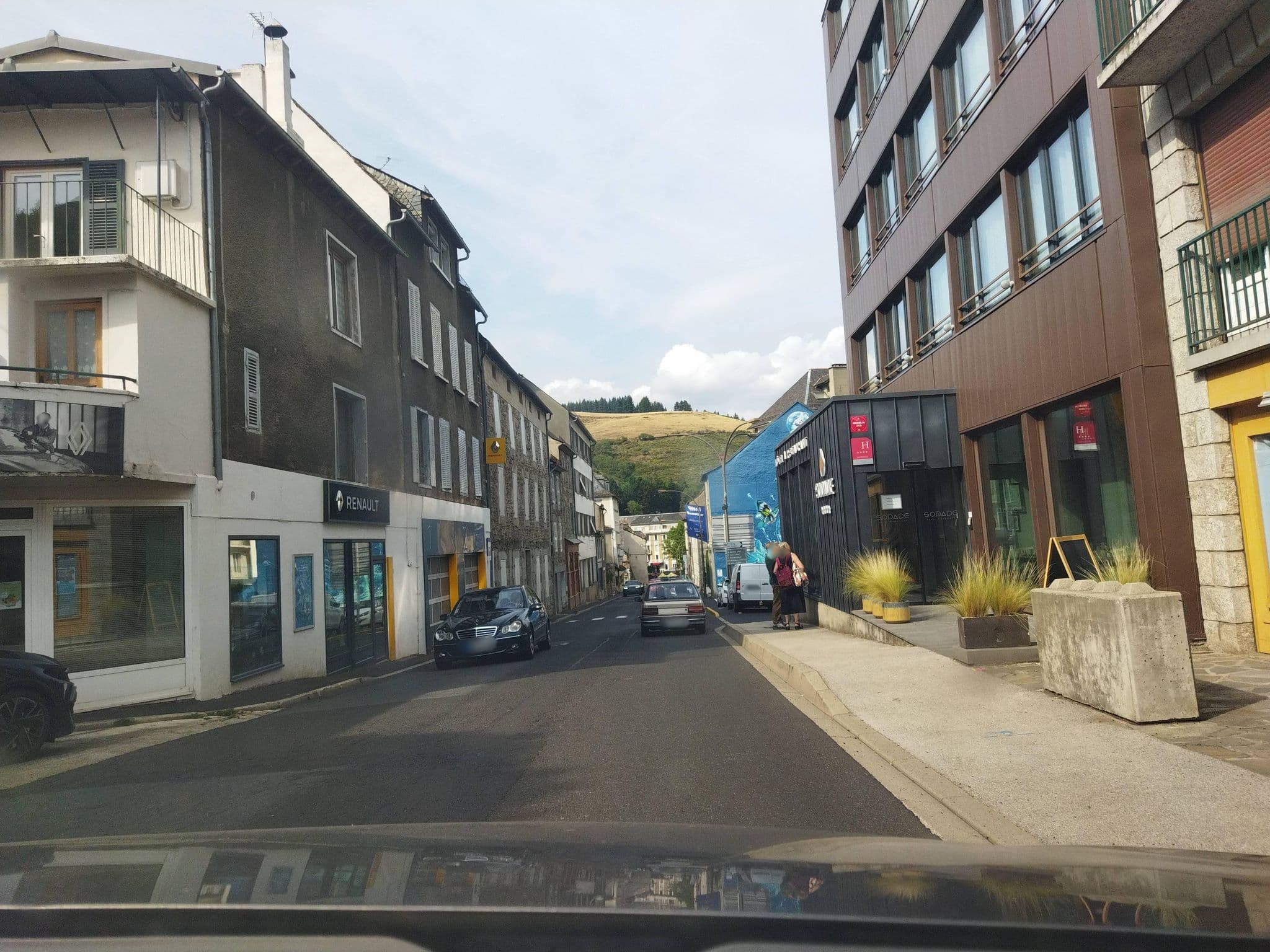 Street view near Hôtel du Ban, Chaudes-Aigues — © QLFM (CC BY-SA · Mapillary)