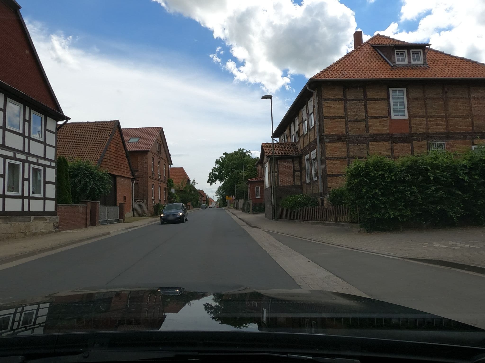 Street view near Dorfschänke Clauen Hotel, Hohenhameln — © skjall (CC BY-SA · Mapillary)