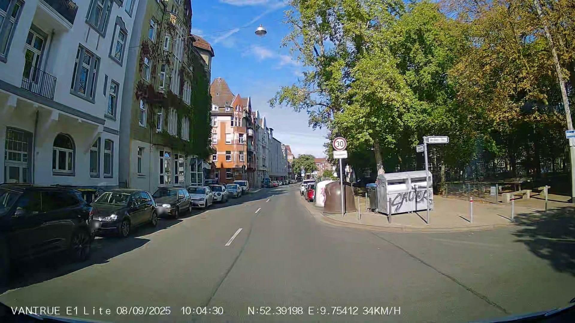 Street view near B. Brüggemann Hotelbetriebe GmbH, Oststadt — © Hightower- (CC BY-SA · Mapillary)
