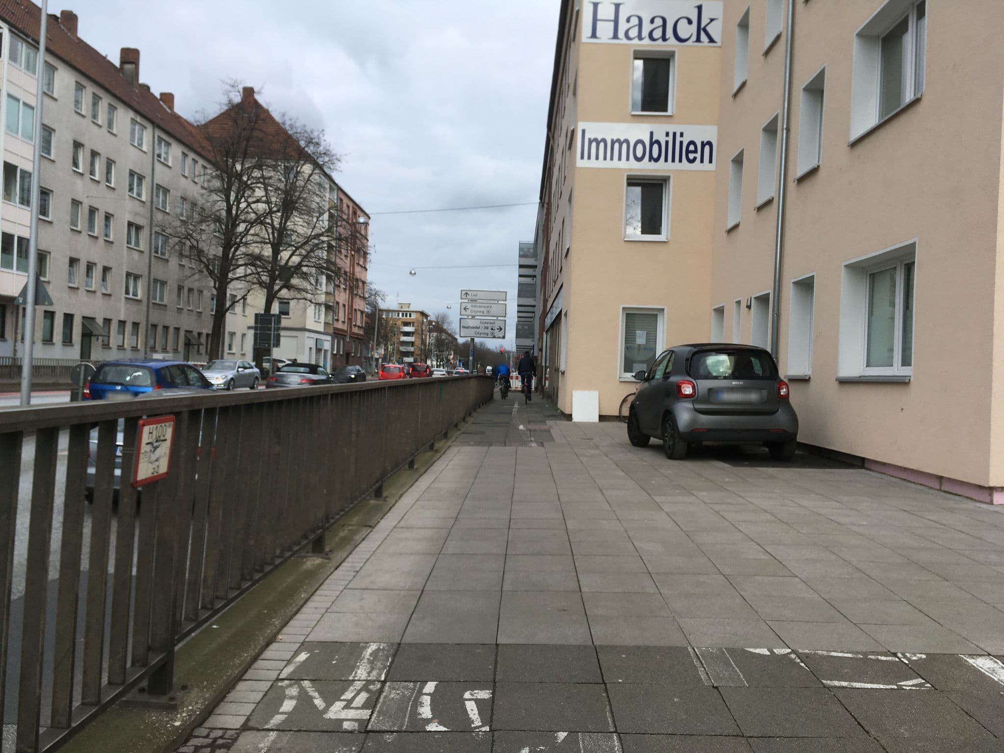 Street view near Iq Hotel, Oststadt — © jom (CC BY-SA · Mapillary)