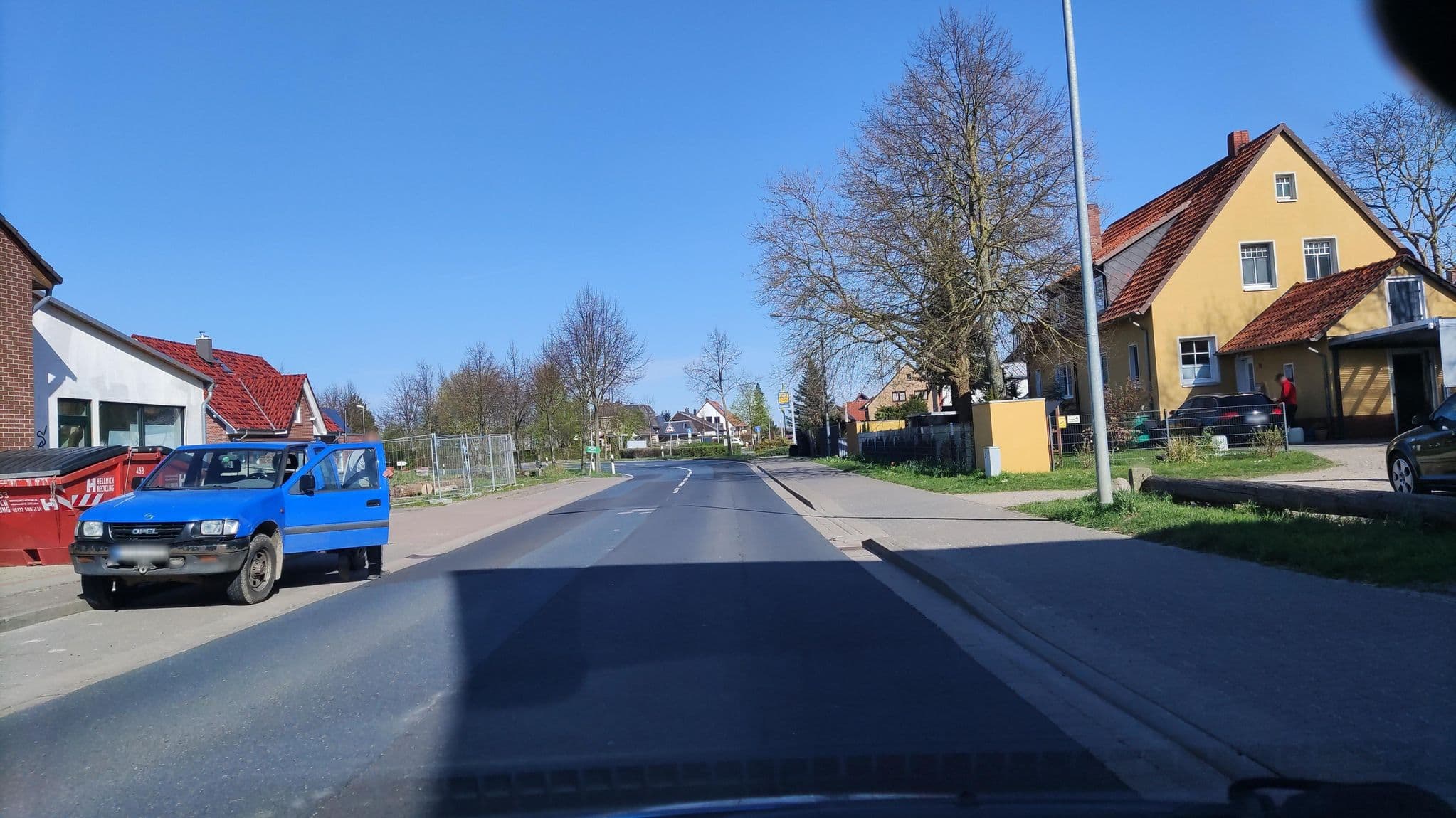 Street view near Köhler Hof, Sehnde — © hotteliene (CC BY-SA · Mapillary)