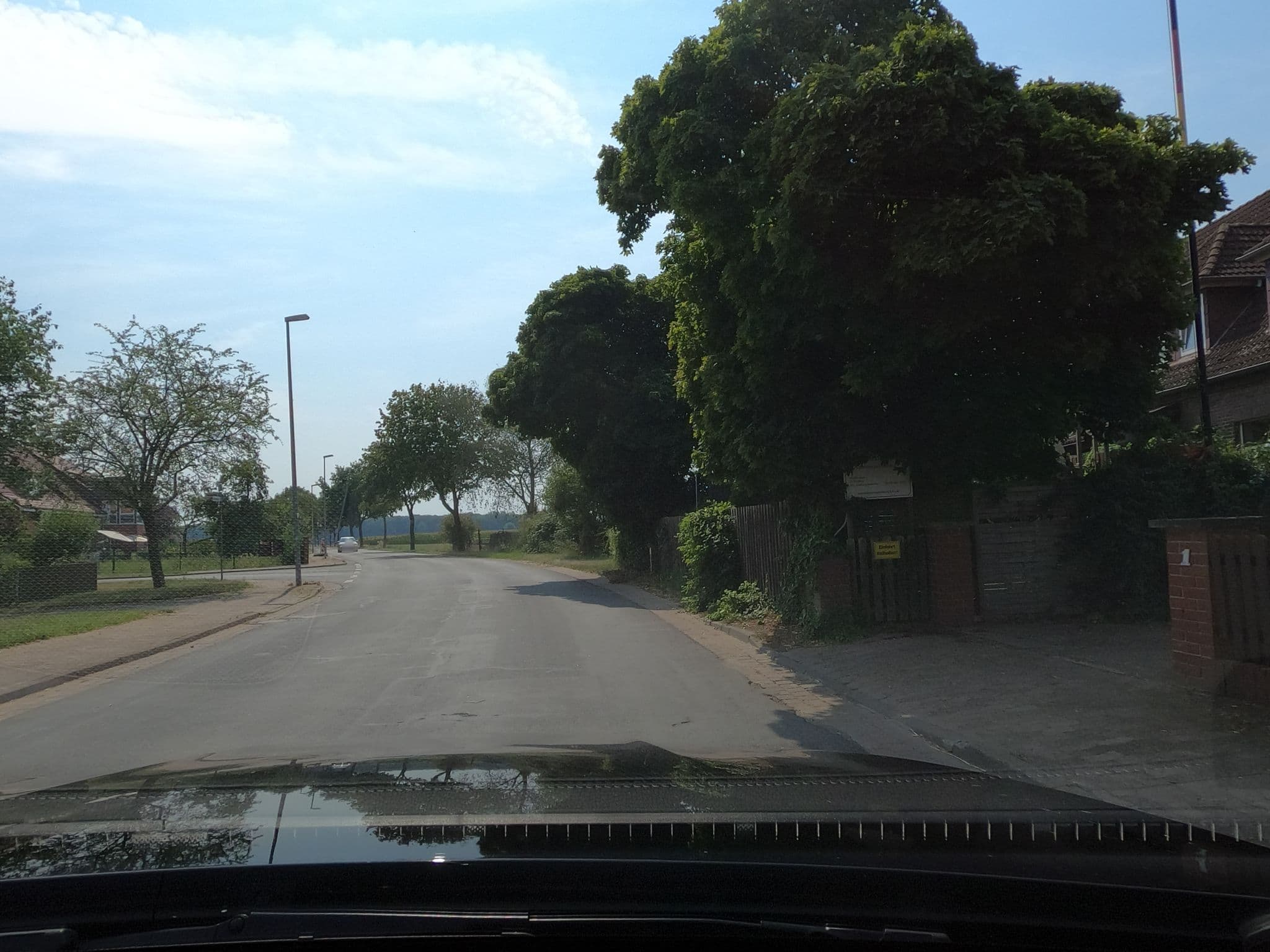 Street view near Zur Alten Schule, Jessica Schwentke, Sehnde — © skjall (CC BY-SA · Mapillary)