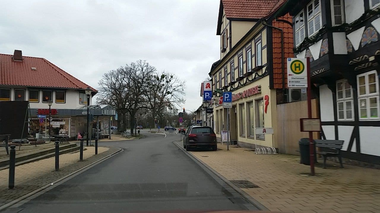 Street view near Hotel Vorsfelder Hof, Wolfsburg — © tian (CC BY-SA · Mapillary)