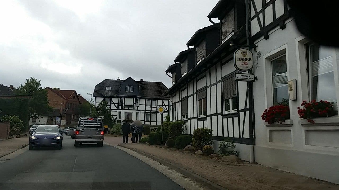 Street view near Hotel Garni Lindenhof Inh. Margit Minde, Lehre — © tian (CC BY-SA · Mapillary)