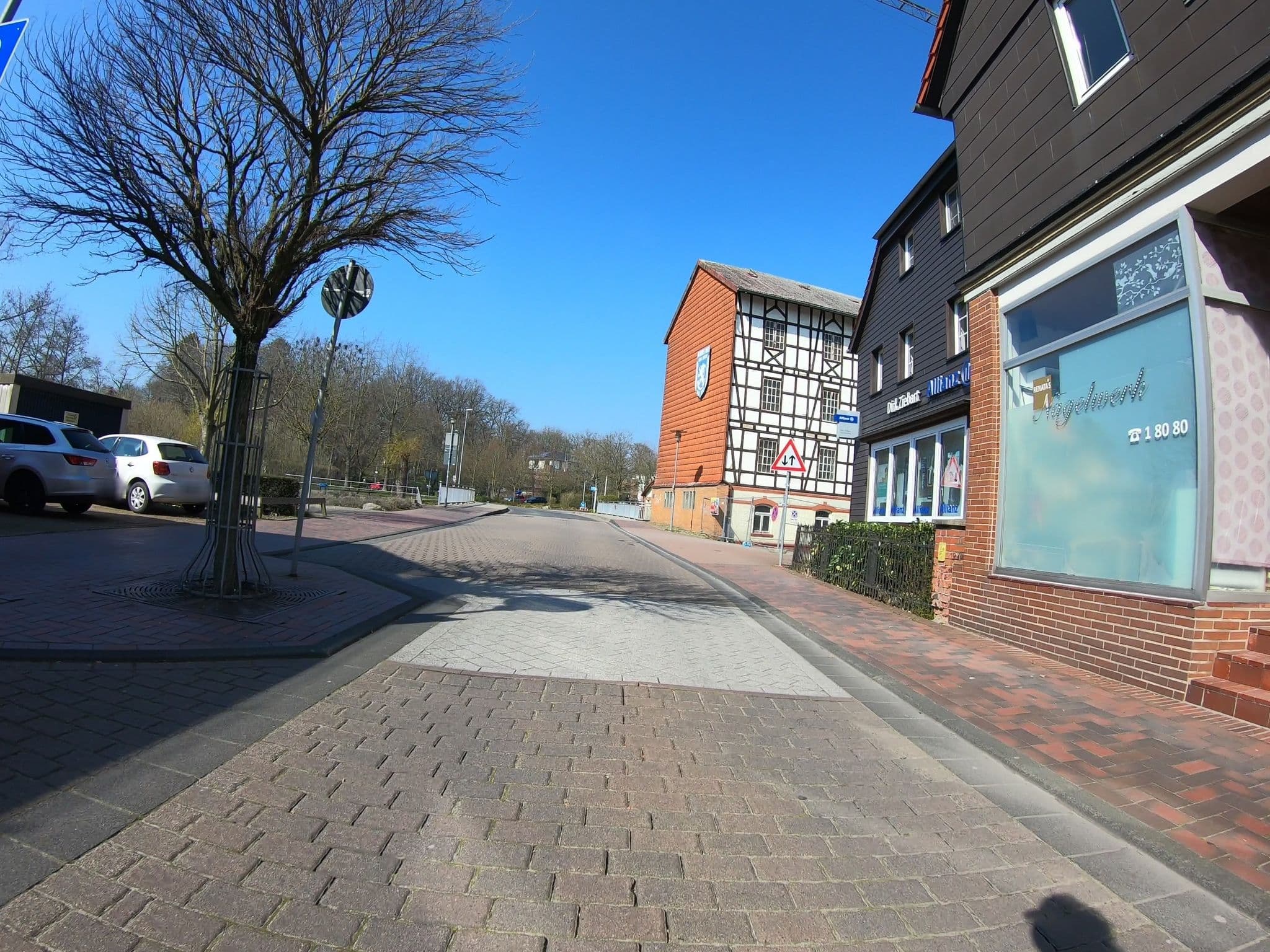 Street view near Allianz Versicherung Dirk Ziebart e.K. Hauptvertretung, Gifhorn — © m4p1ll4ry (CC BY-SA · Mapillary)