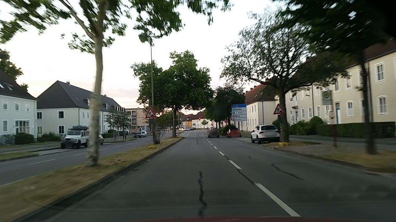 Street view near CJD Jugenddorf Wolfsburg Päda-gogisch Begleitetes Wohnen, Wolfsburg — © tian (CC BY-SA · Mapillary)