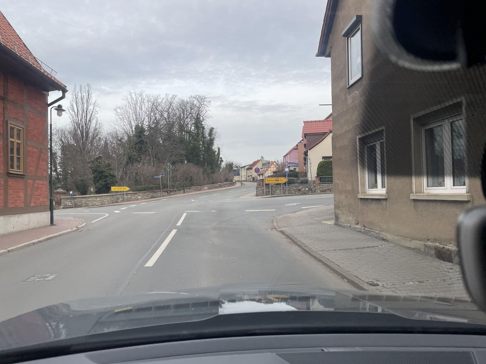 Street view near Hotel Lindenhof Gästehaus an der Teufelsmauer, Neinstedt — © surveyor99 (CC BY-SA · Mapillary)