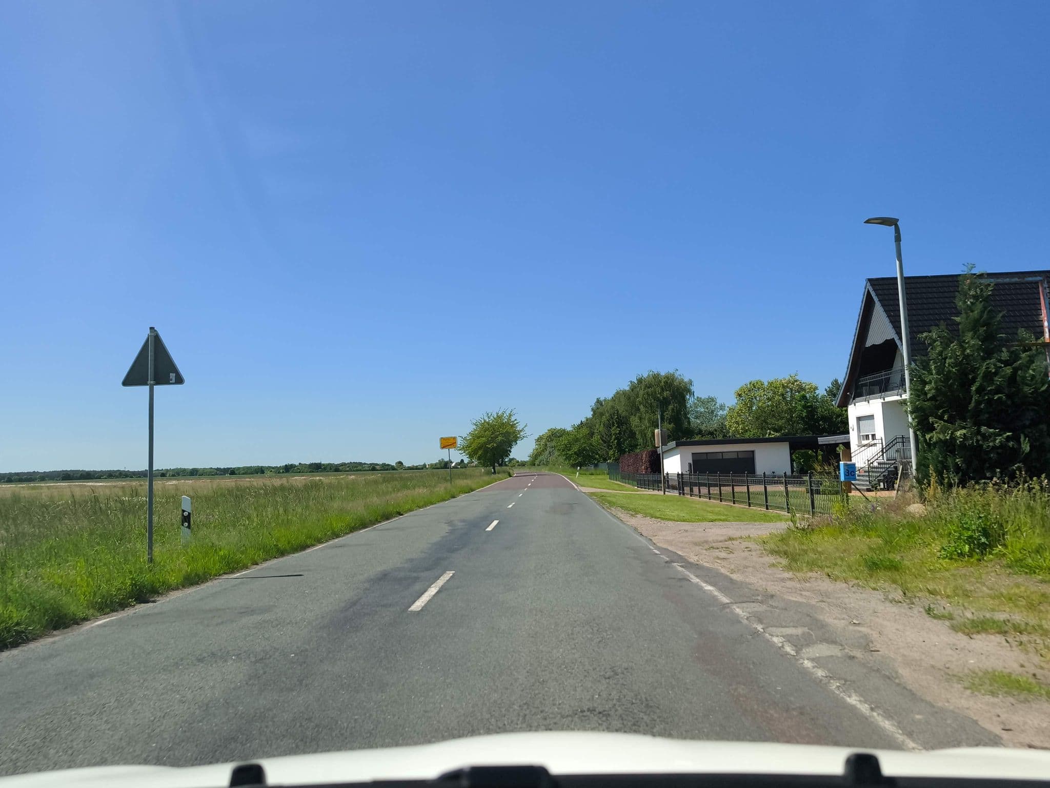 Street view near Hotel Zu den Linden, Bismark — © hotteliene (CC BY-SA · Mapillary)