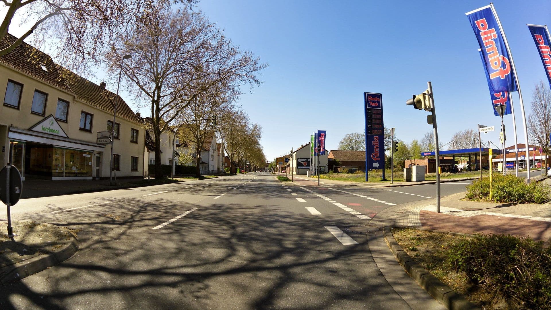Street view near Zum Schwarzen Ochsen Hotel-Restaurant, Rotenburg — © moenk (CC BY-SA · Mapillary)