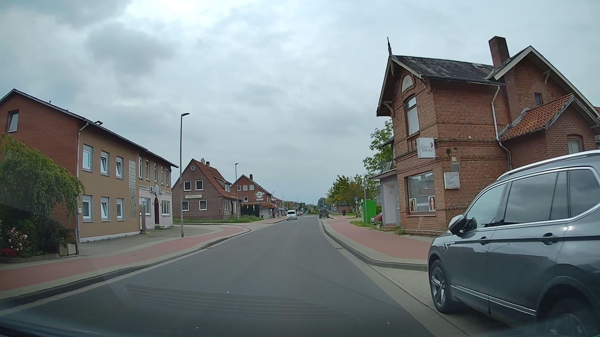 Street view near Hotel Kölner Hof, Hansestadt Stade — © hendel (CC BY-SA · Mapillary)