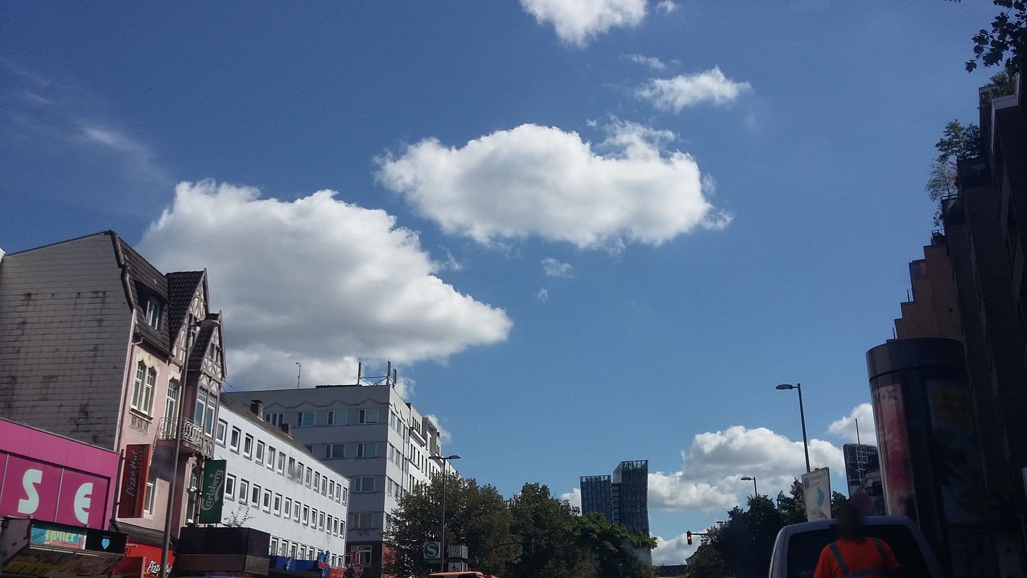 Street view near Hotel Luckys Inn, Altona-Altstadt — © maturion (CC BY-SA · Mapillary)