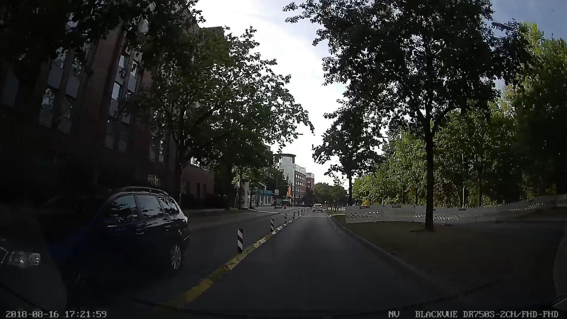 Street view near Novotel Hamburg Arena, Groß Flottbek — © kevinq (CC BY-SA · Mapillary)