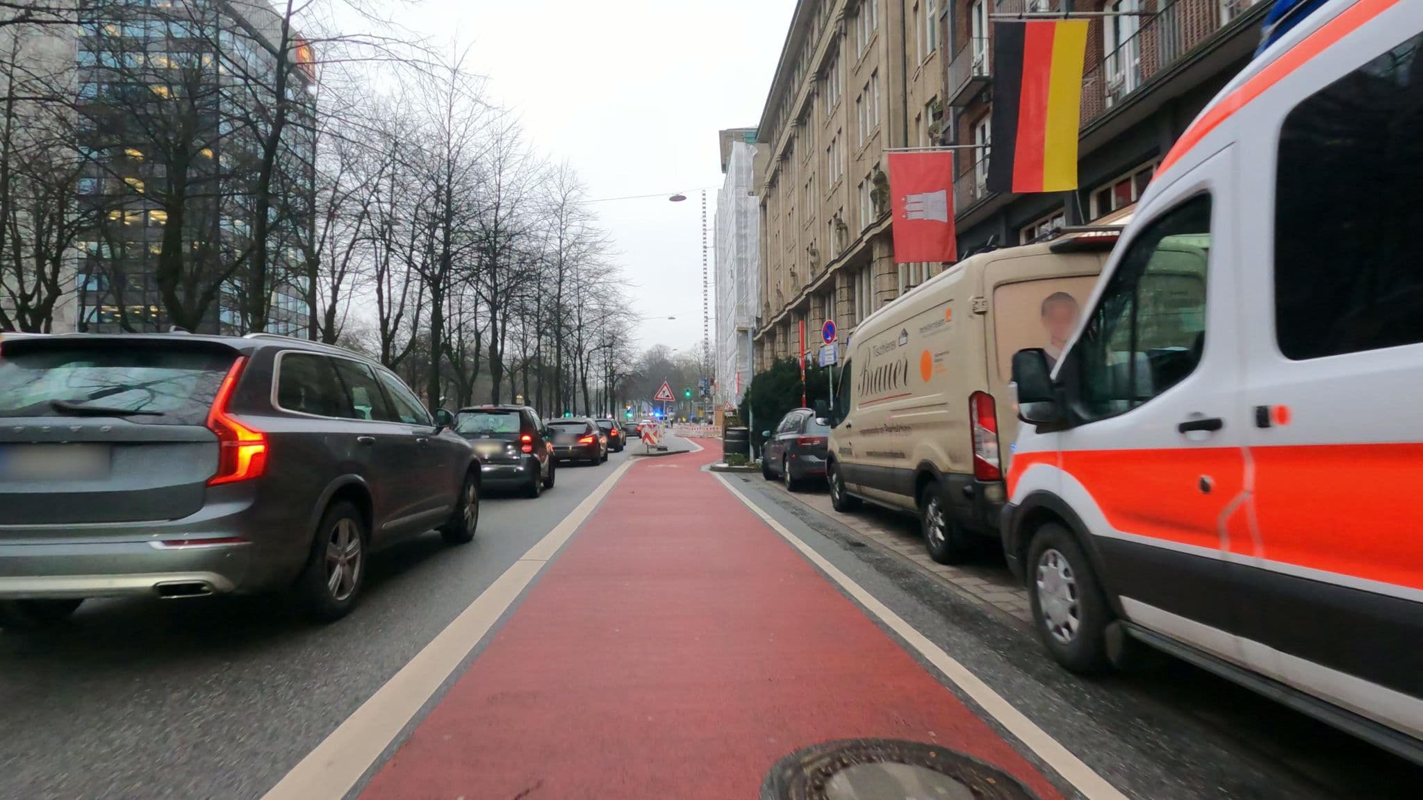 Street view near Palais Esplanade, Neustadt — © veloroute_hamburg (CC BY-SA · Mapillary)