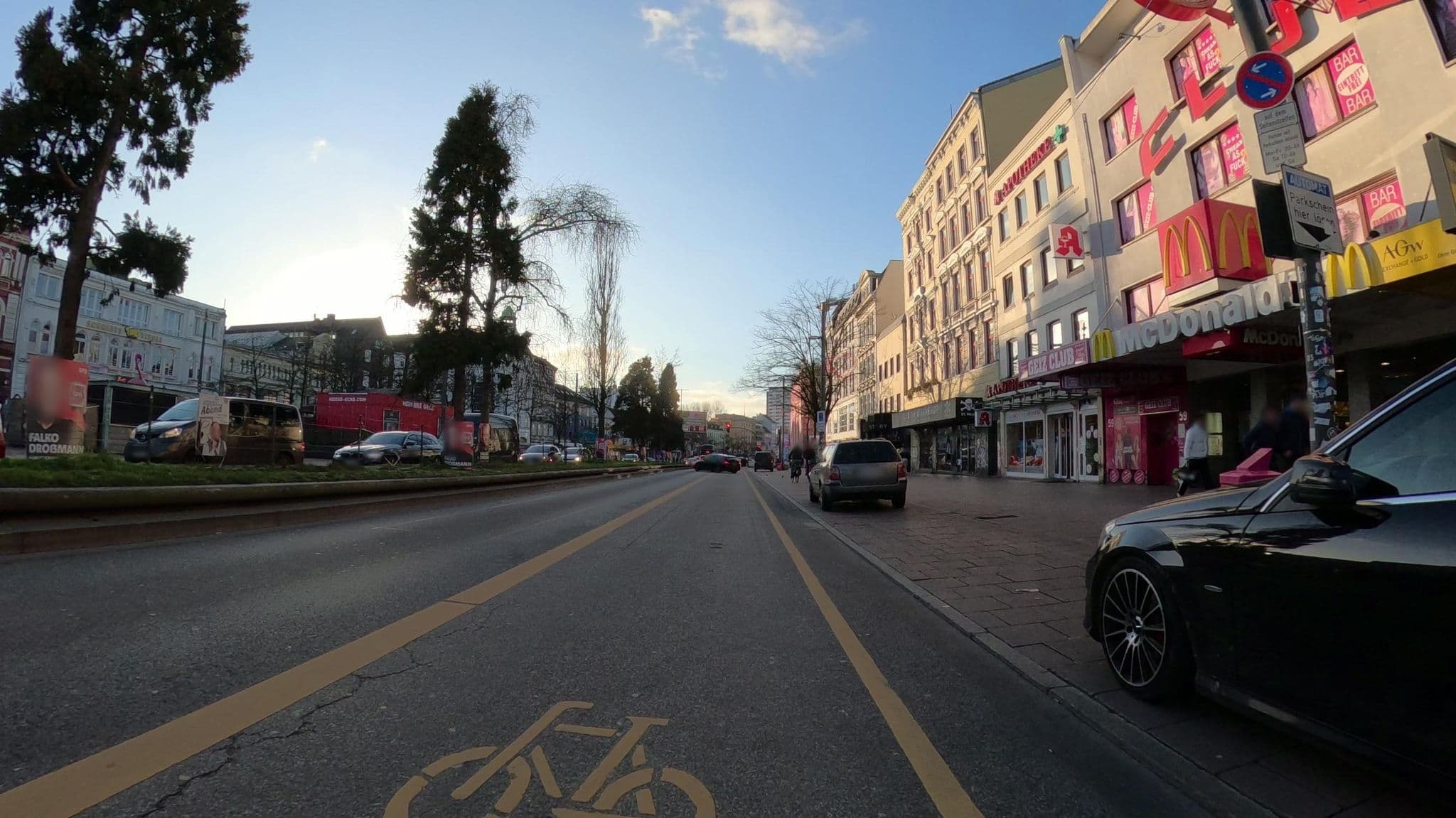 Street view near Hotel Monopol, St. Pauli — © veloroute_hamburg (CC BY-SA · Mapillary)