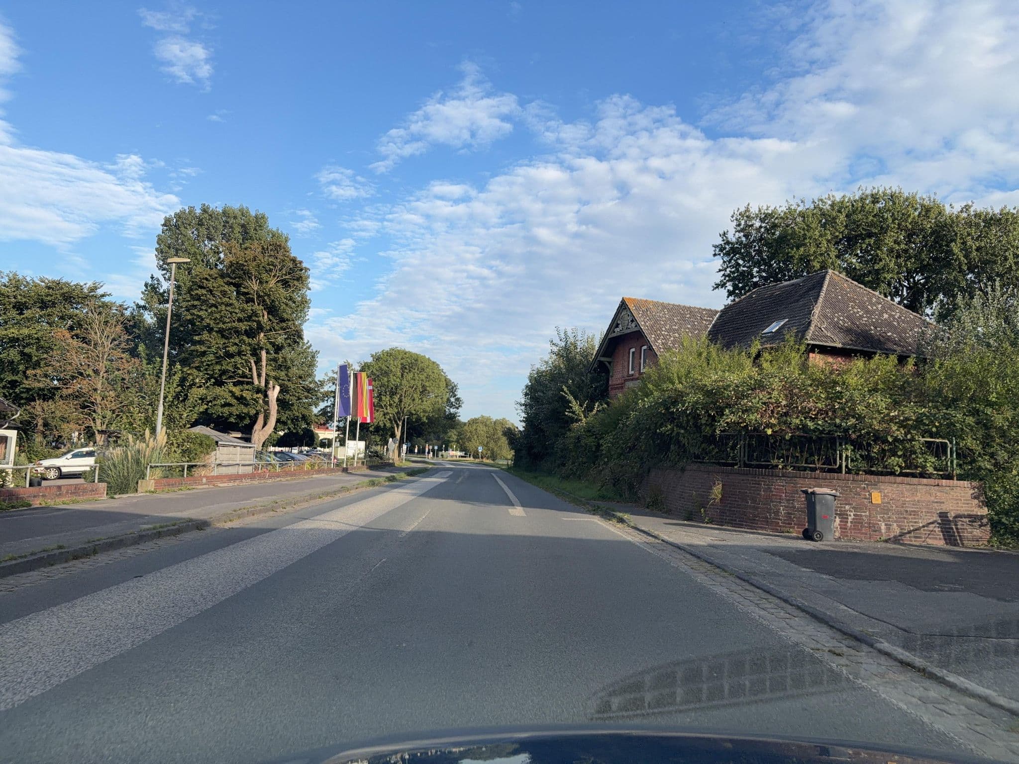 Street view near New Hampshire GmbH, Lehe — © robffm (CC BY-SA · Mapillary)