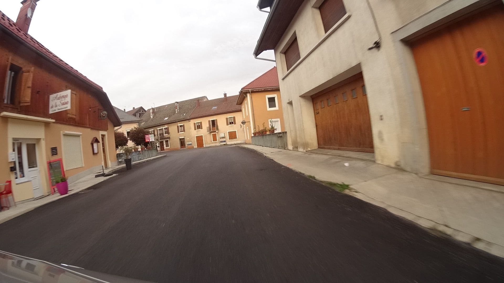 Street view near Auberge de la Saine, Saint-Laurent-en-Grandvaux — © tanonin (CC BY-SA · Mapillary)