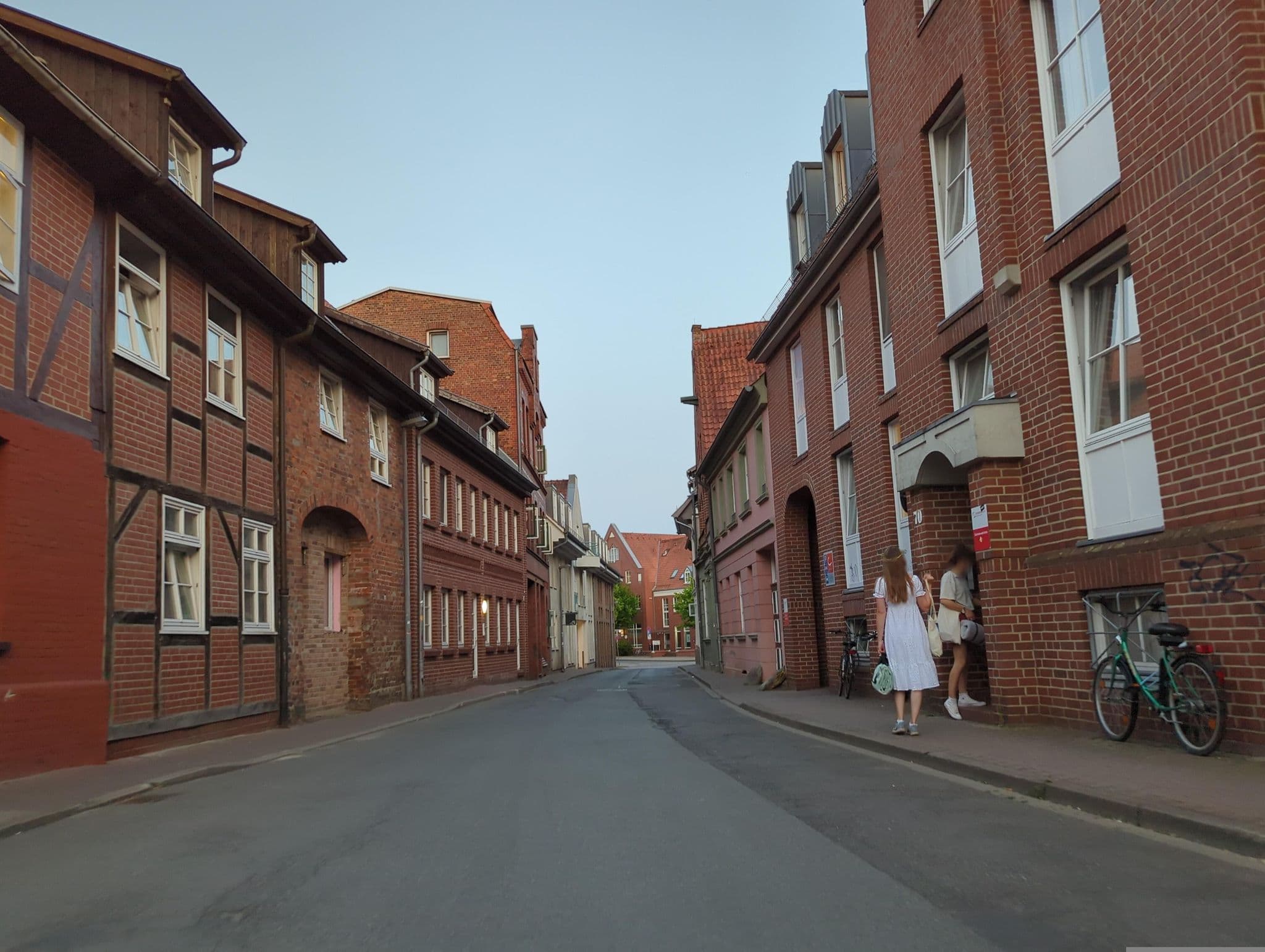 Street view near Fachwerkhaus In der Altstadt, Lüneburg — © hotteliene (CC BY-SA · Mapillary)