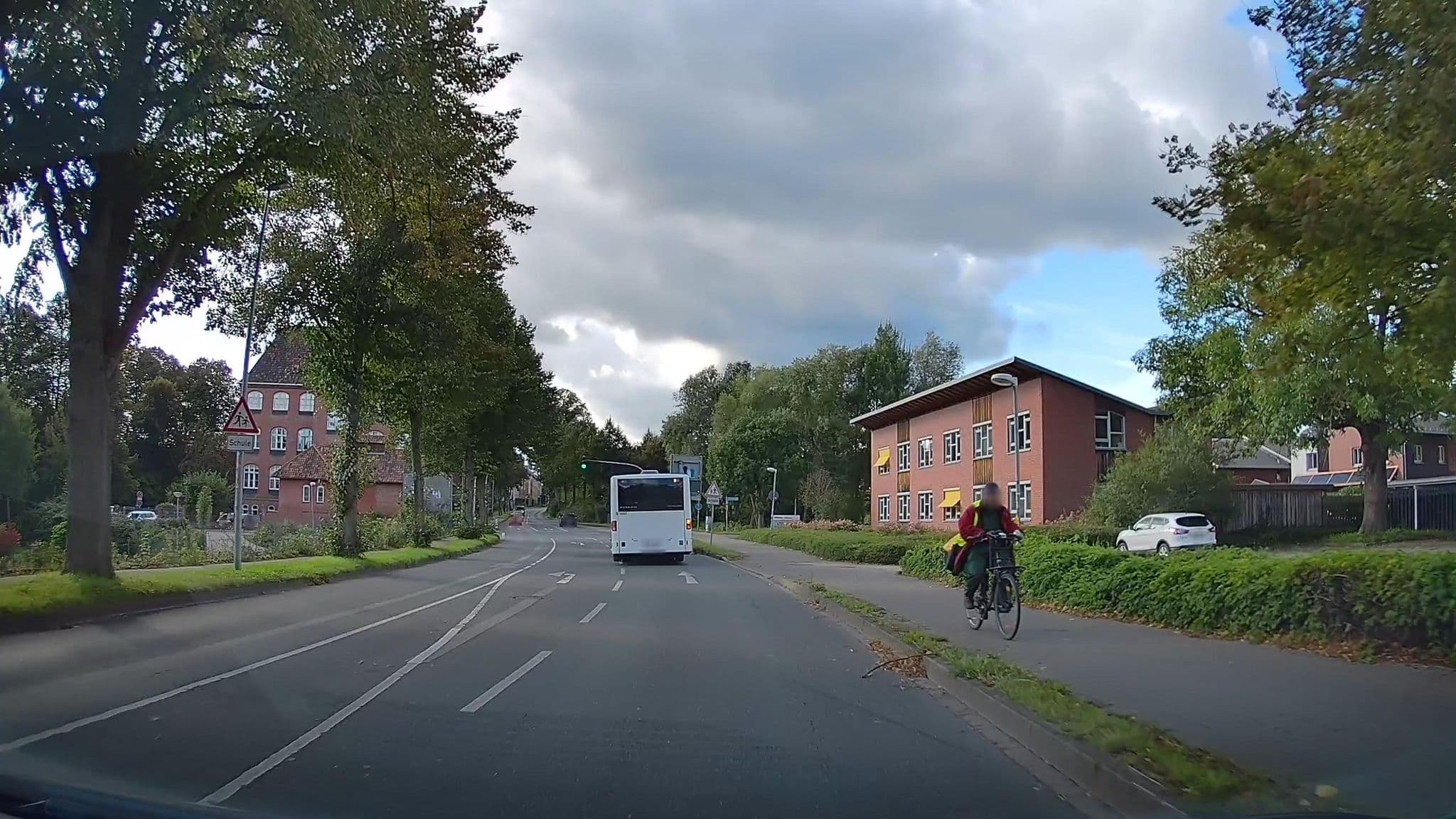Street view near Hotel Heidpark, Lüneburg — © hendel (CC BY-SA · Mapillary)